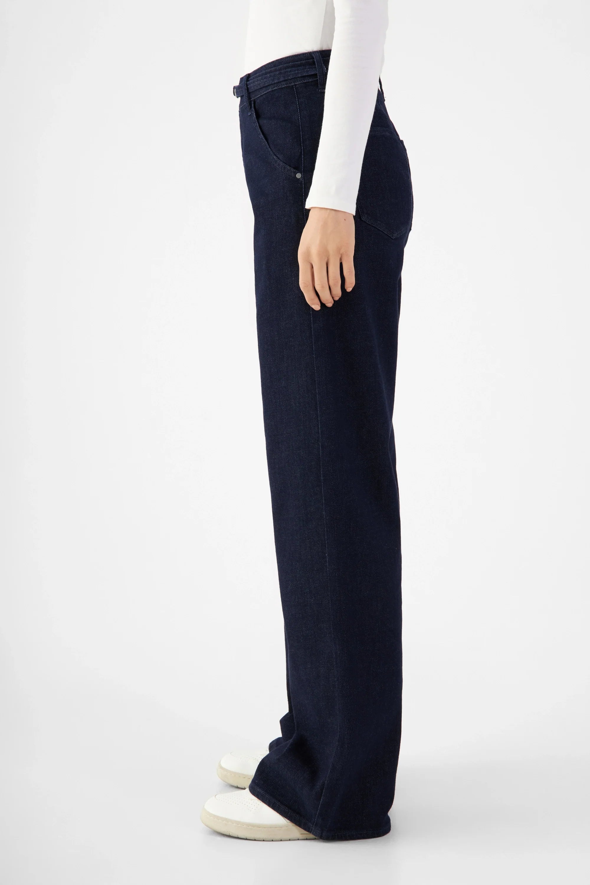 Schwarze weit geschnittene Jeans Blink Barrel aus Bio-Baumwolle von Dawn Denim
