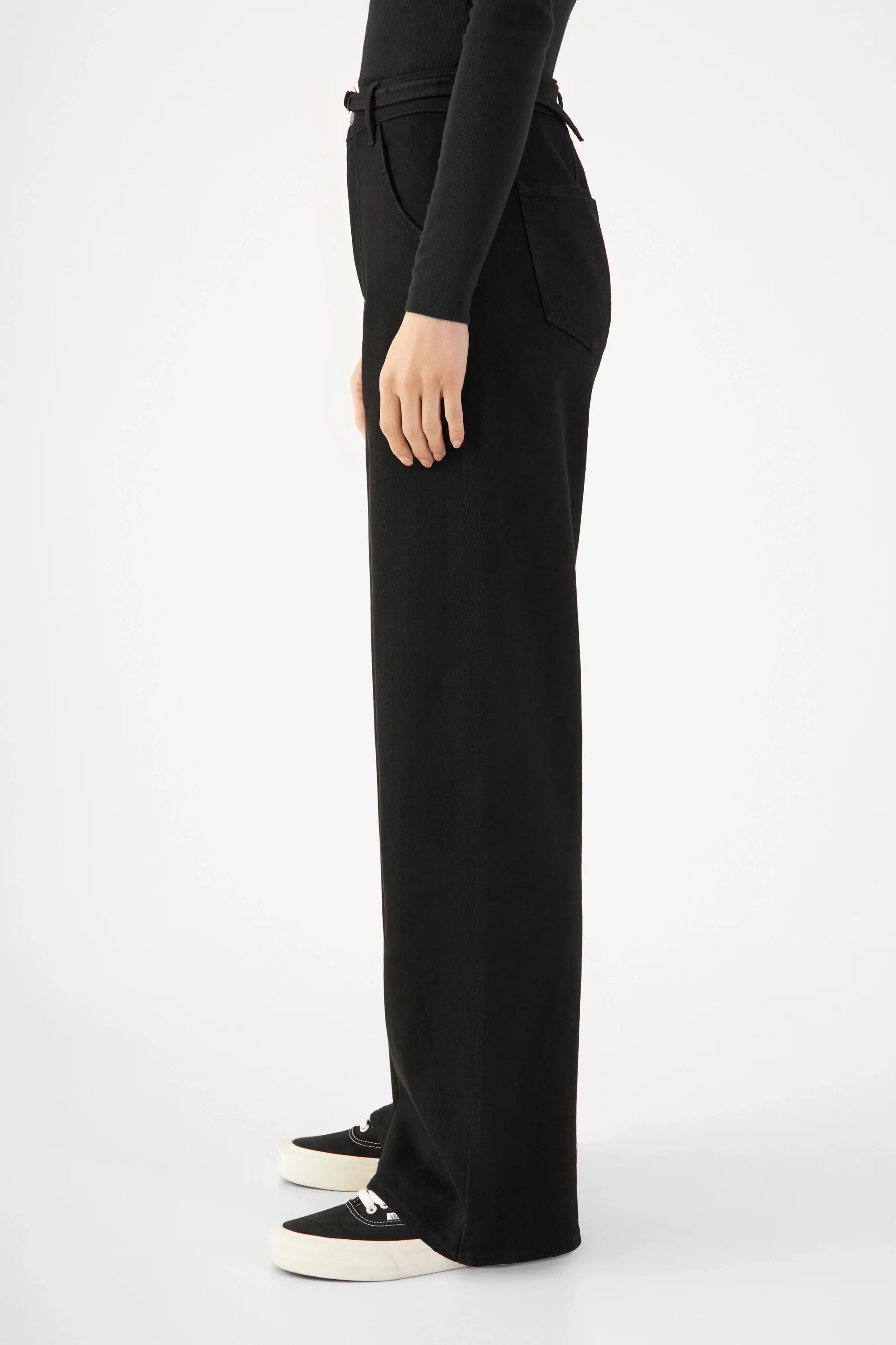 Schwarze weit geschnitte Jeans Blink Barrel aus Bio-Baumwolle von Dawn Denim