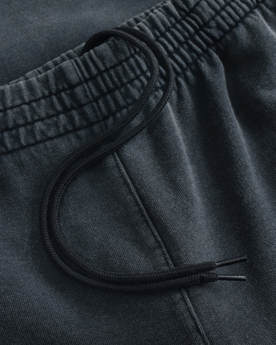 Schwarze Ballon-Hose mit Bundfalte aus 100% Bio-Baumwolle von Rotholz