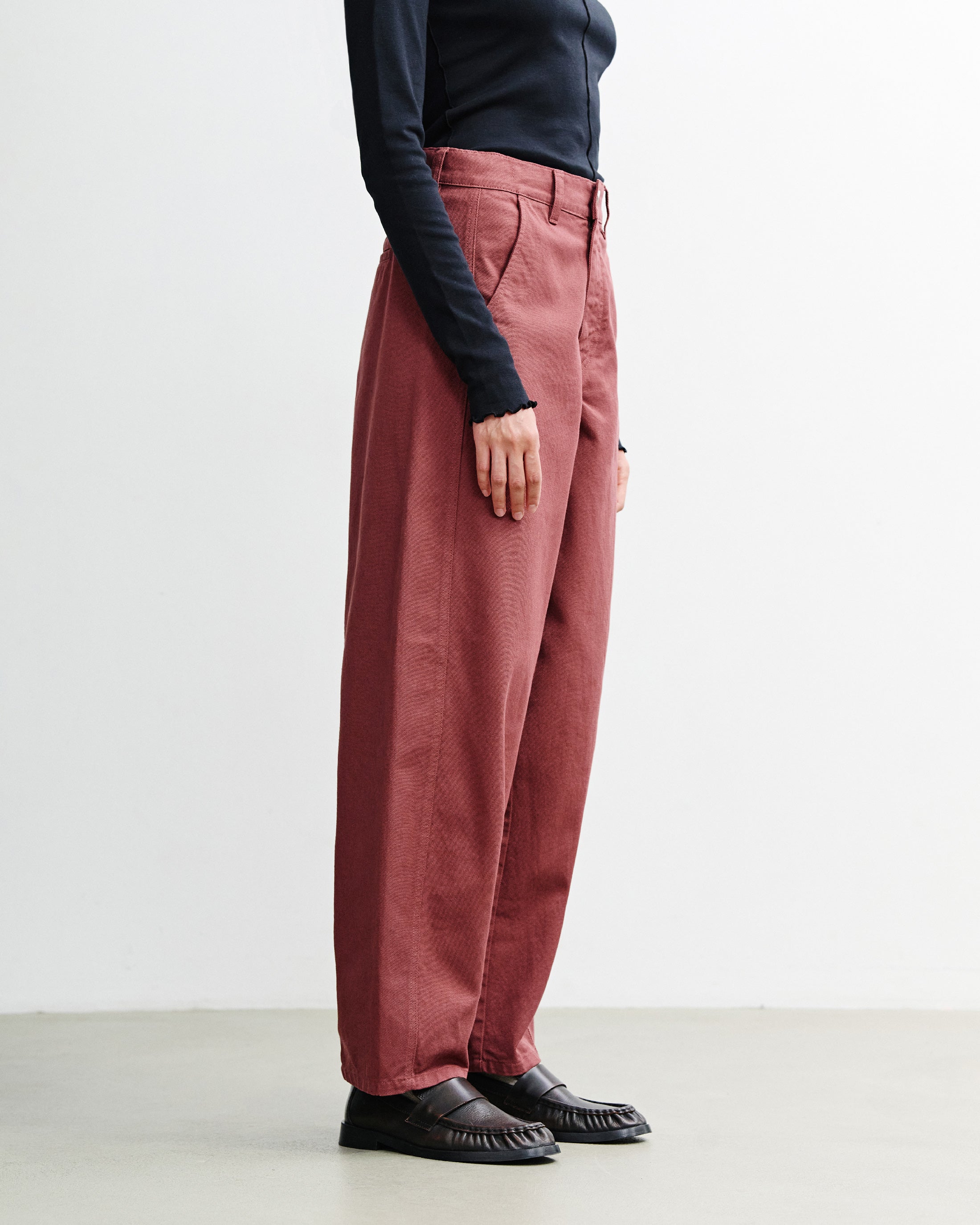Rote Hose Barrel-Leg aus 100% Bio-Baumwolle von Rotholz