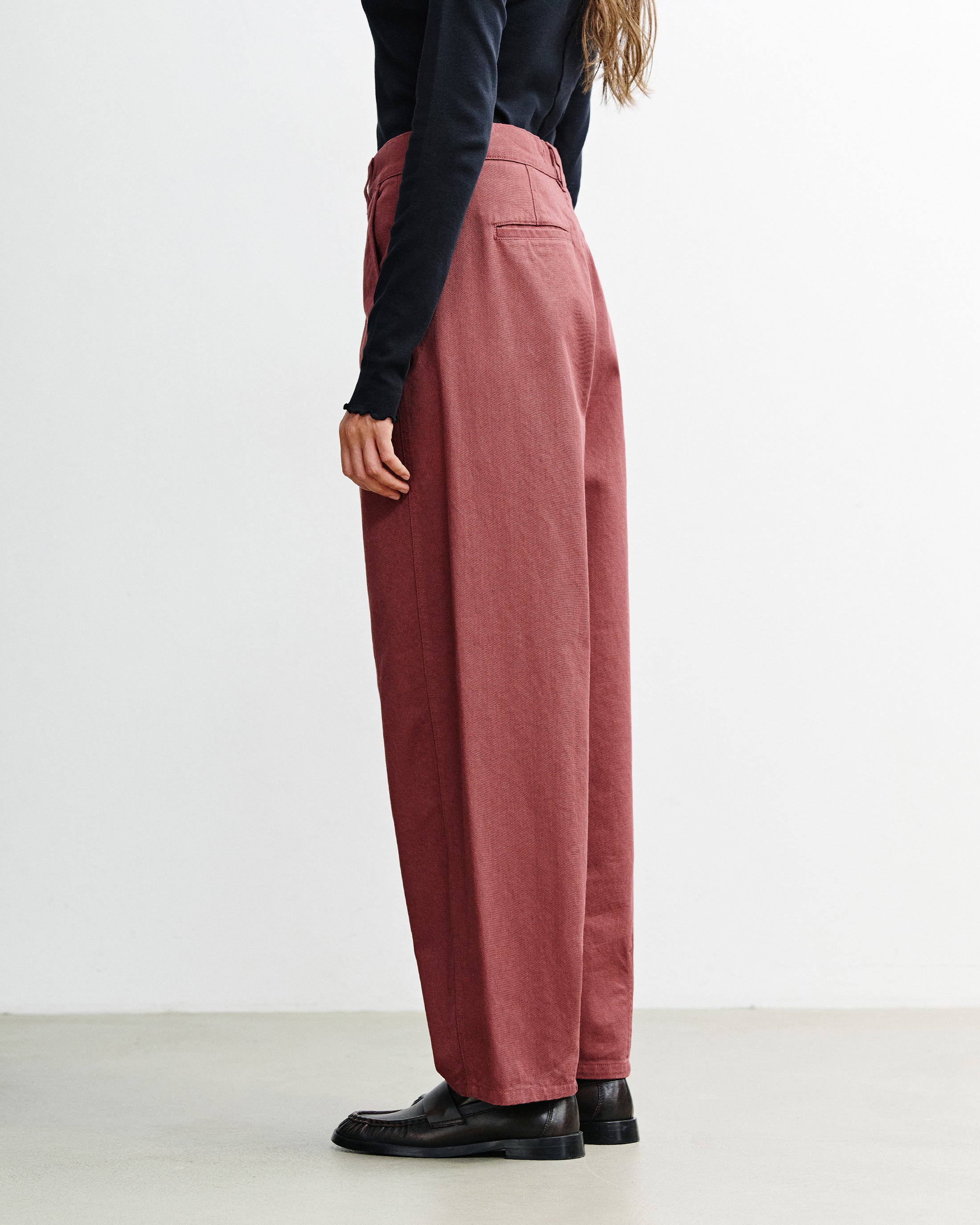 Rote Hose Barrel-Leg aus 100% Bio-Baumwolle von Rotholz
