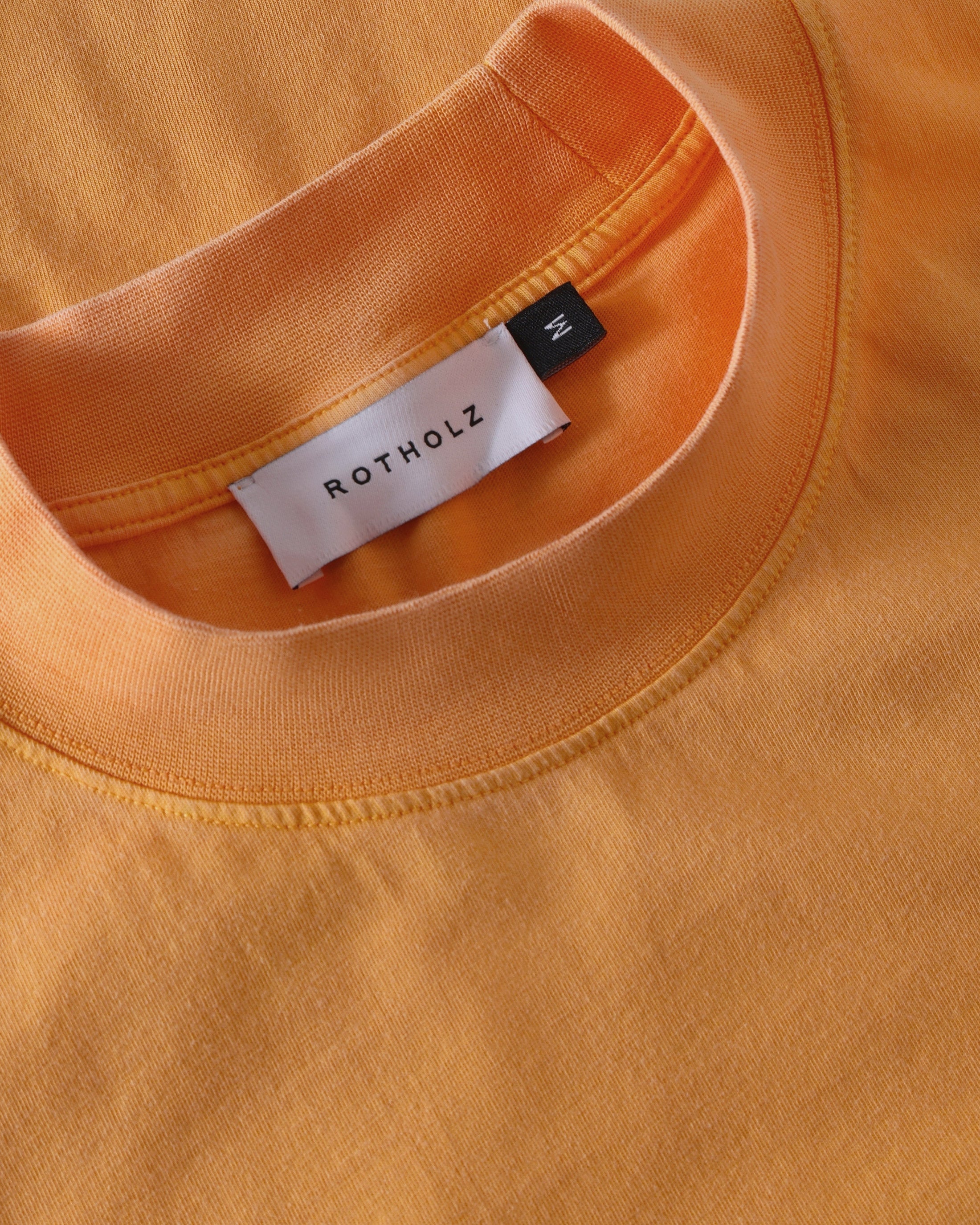 Oranges T-Shirt aus 100% Bio-Baumwolle von Rotholz