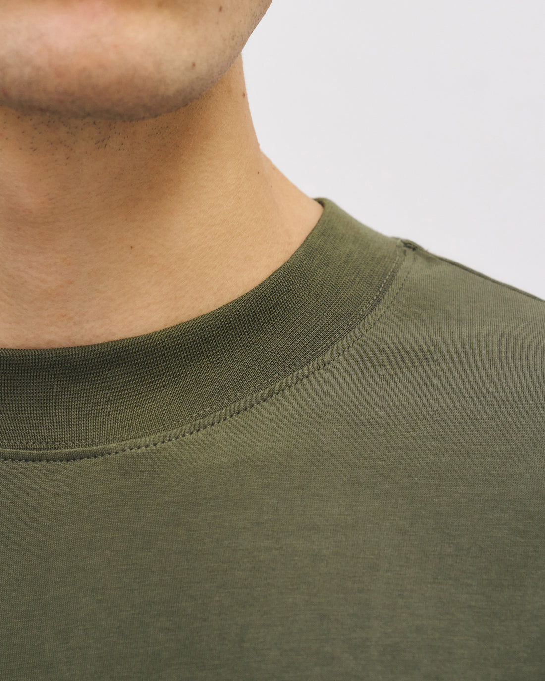 Dunkelgrünes T-Shirt aus 100% Bio-Baumwolle von Rotholz