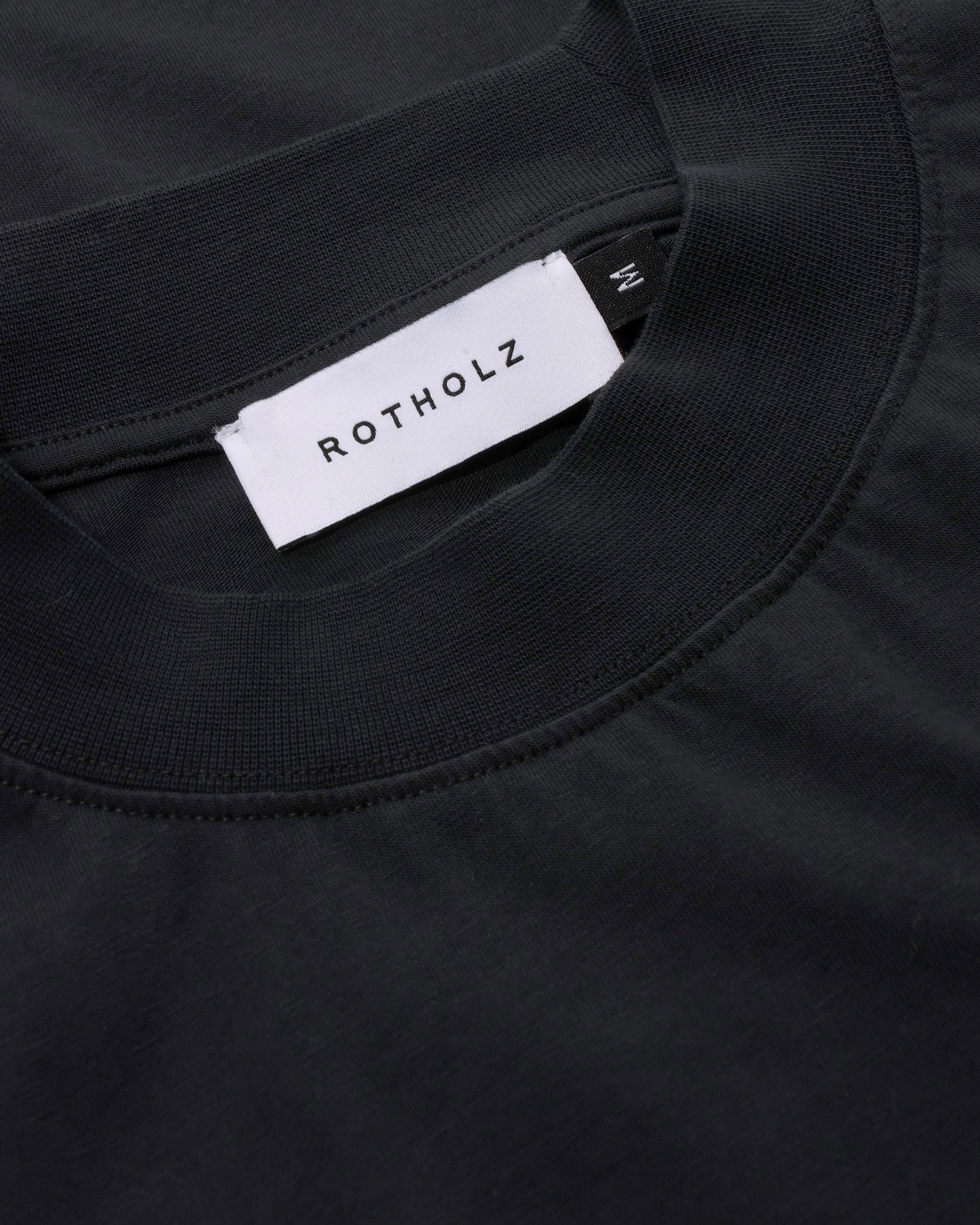 Black T-shirt made of 100% organic cotton by Rotholz