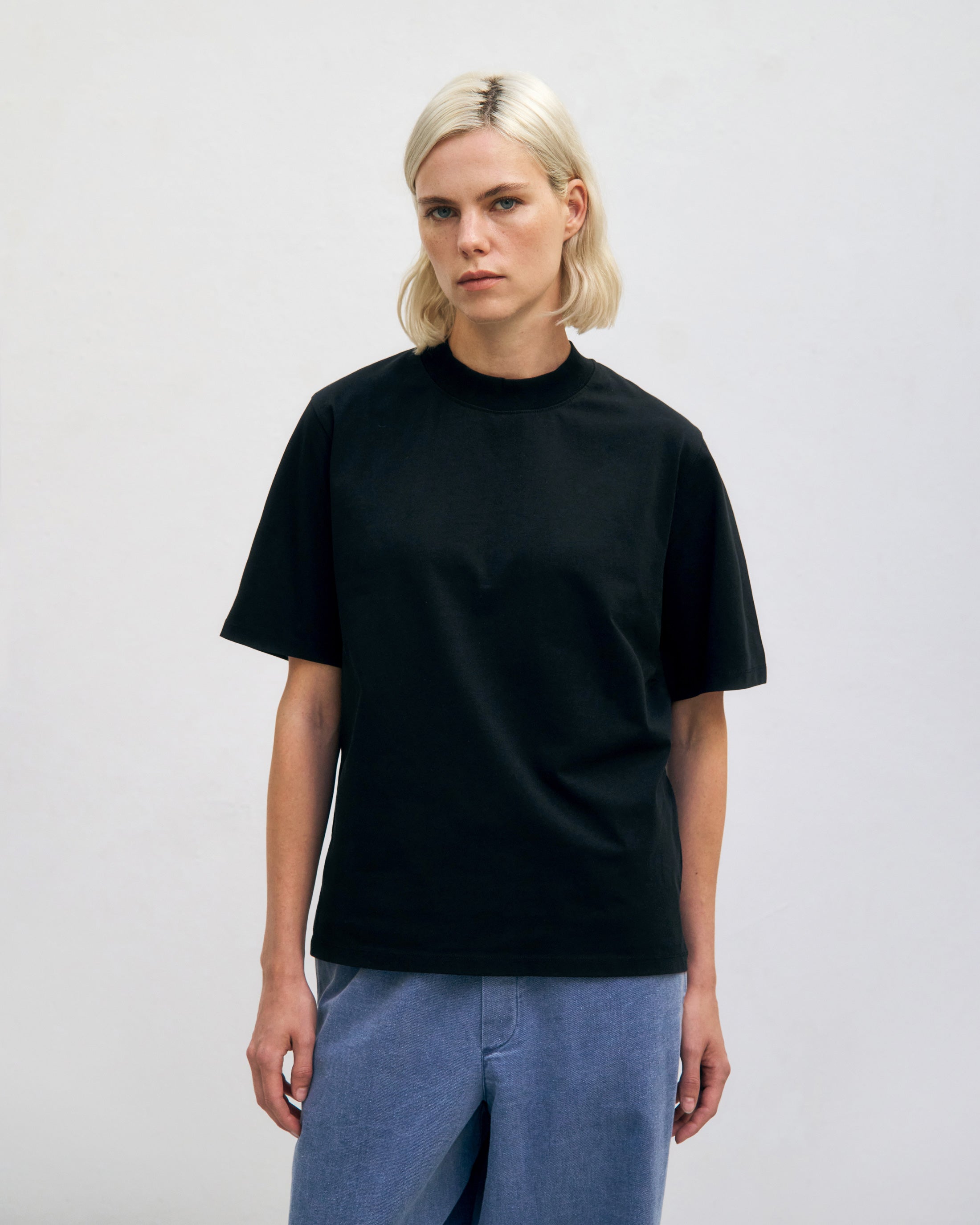 Schwarzes T-Shirt aus 100% Bio-Baumwolle von Rotholz