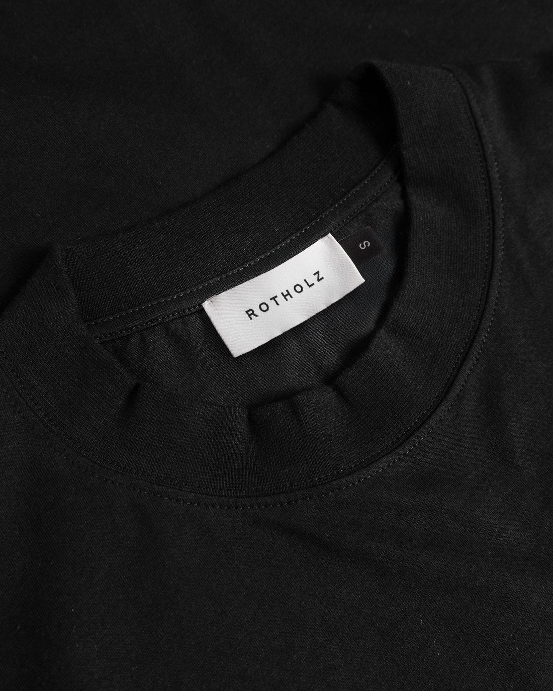 Schwarzes T-Shirt aus 100% Bio-Baumwolle von Rotholz