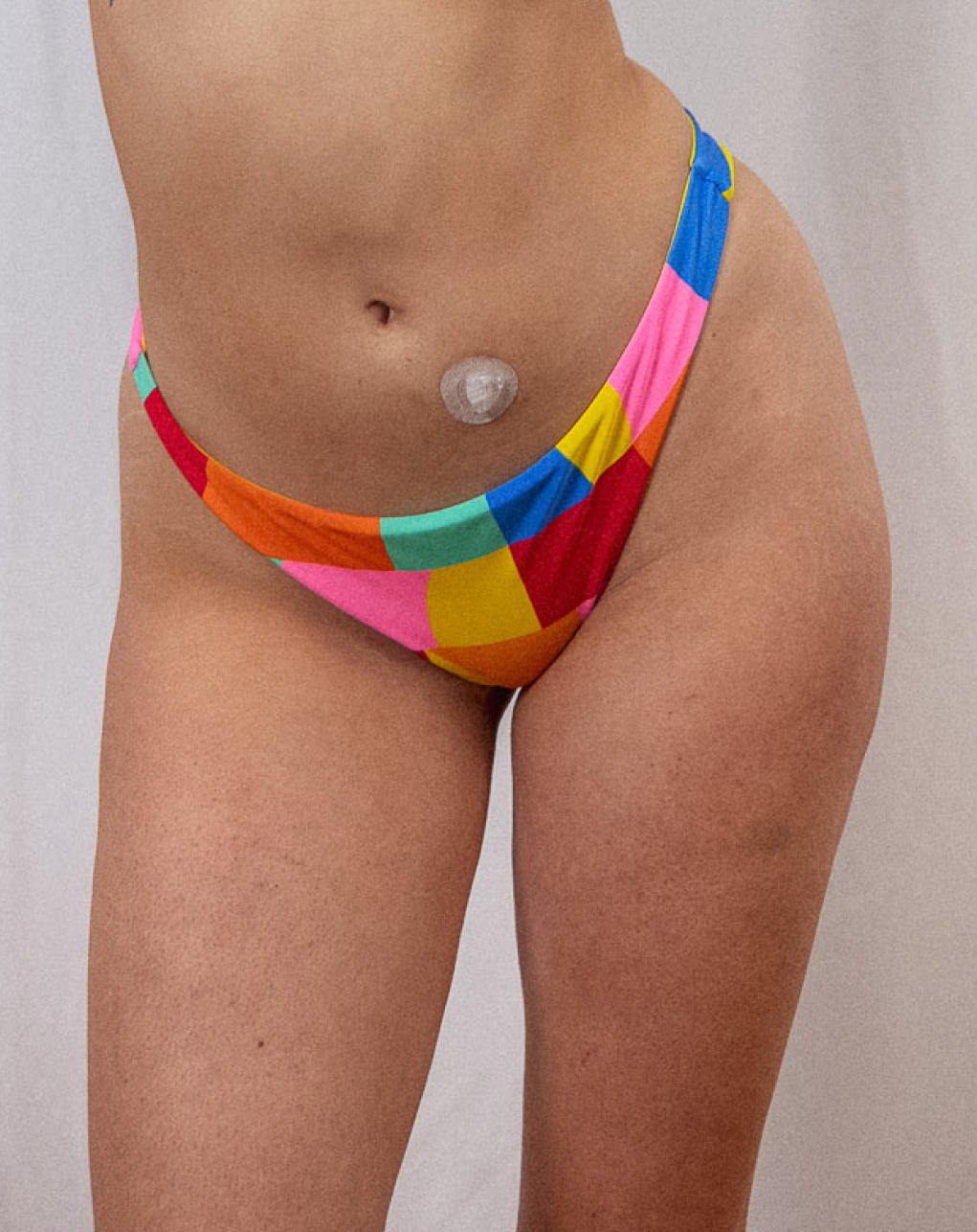 Cheeky bikini bottom Pepe - colourful aus Econyl von Tías & Olives
