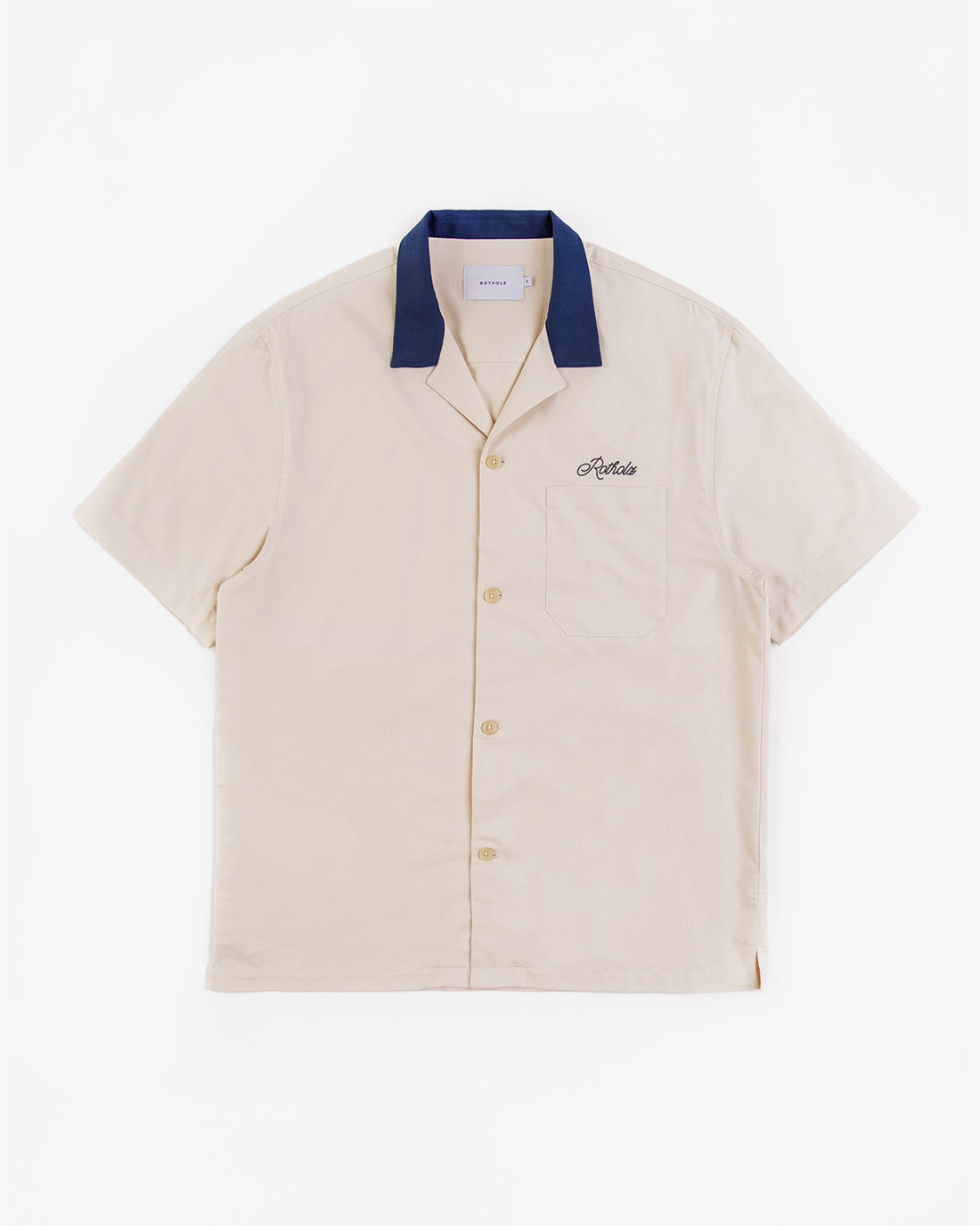 White, short-sleeved bowling shirt made from 100% organic cotton from Rotholz