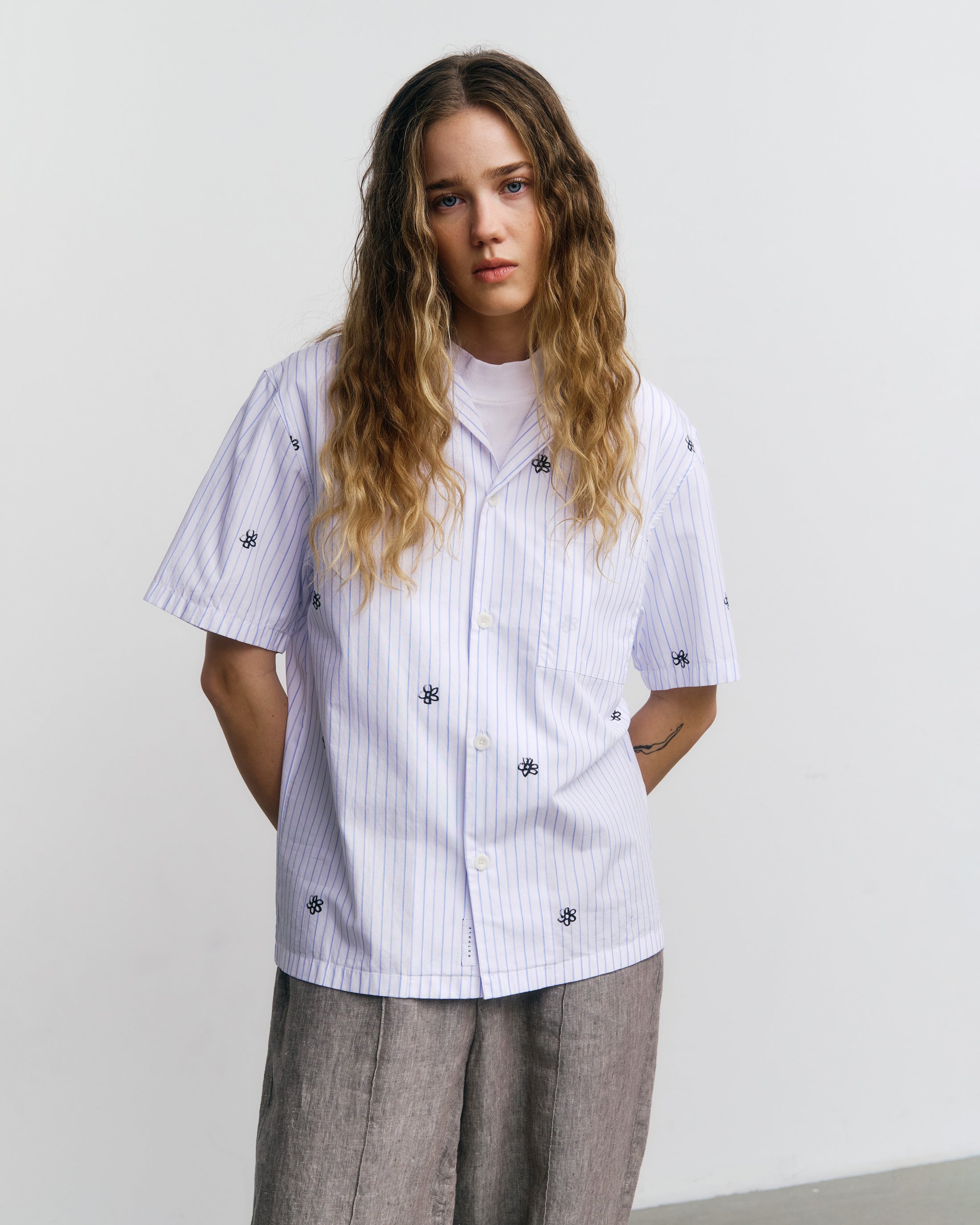 Chemise rayée à imprimé floral de type bowling en coton biologique Rotholz