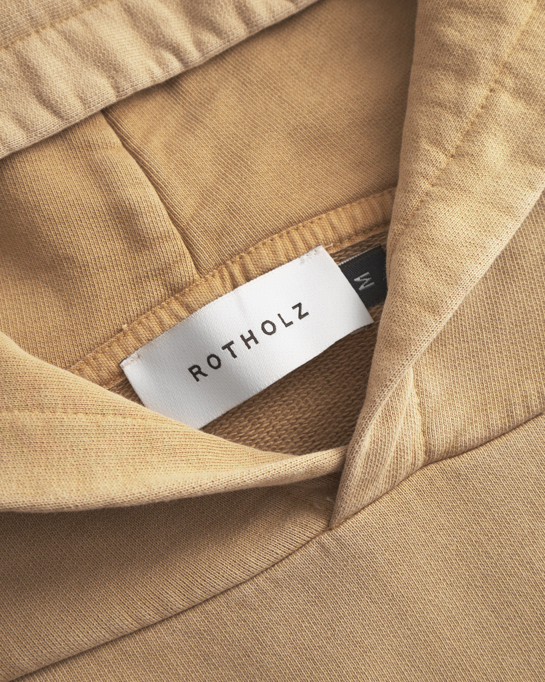 Gelber Pullover Logo aus 100% Bio-Baumwolle von Rotholz