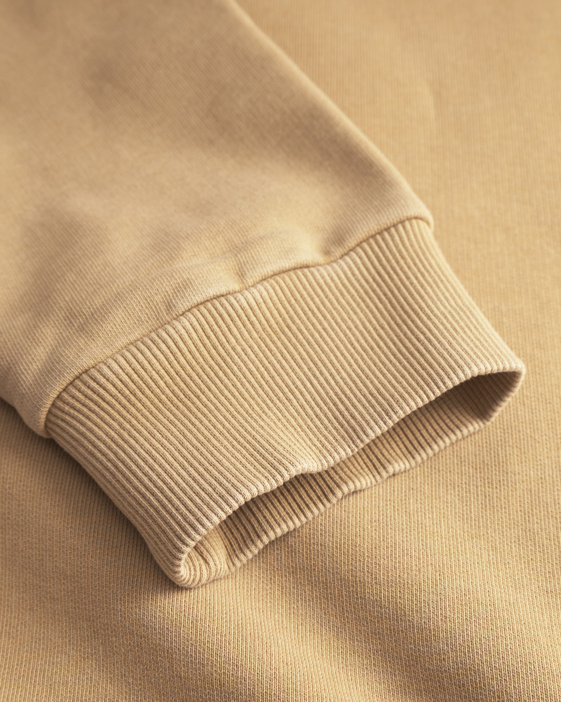 Gelber Pullover Logo aus 100% Bio-Baumwolle von Rotholz