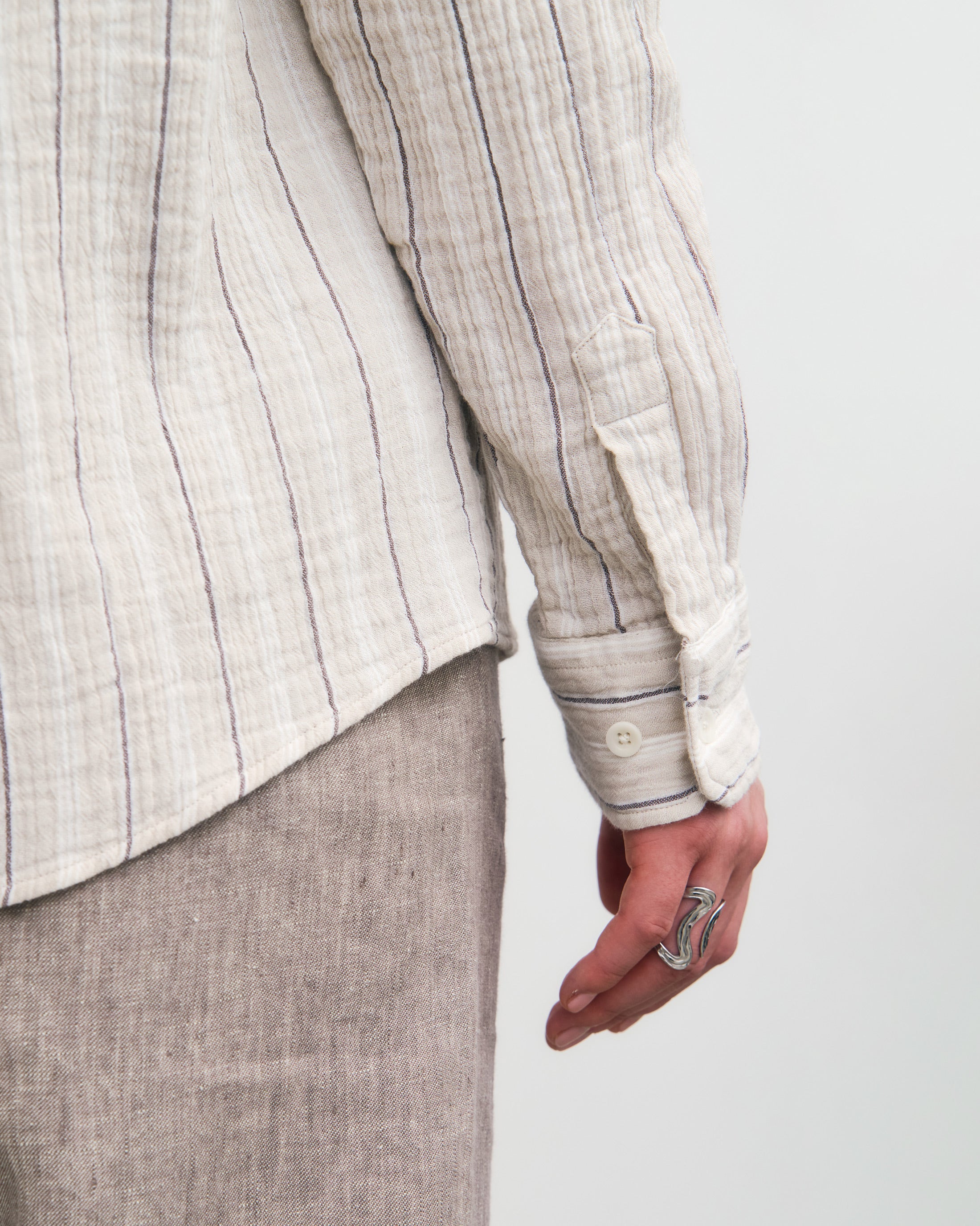 Chemise en mousseline de coton bio rayée beige Rotholz