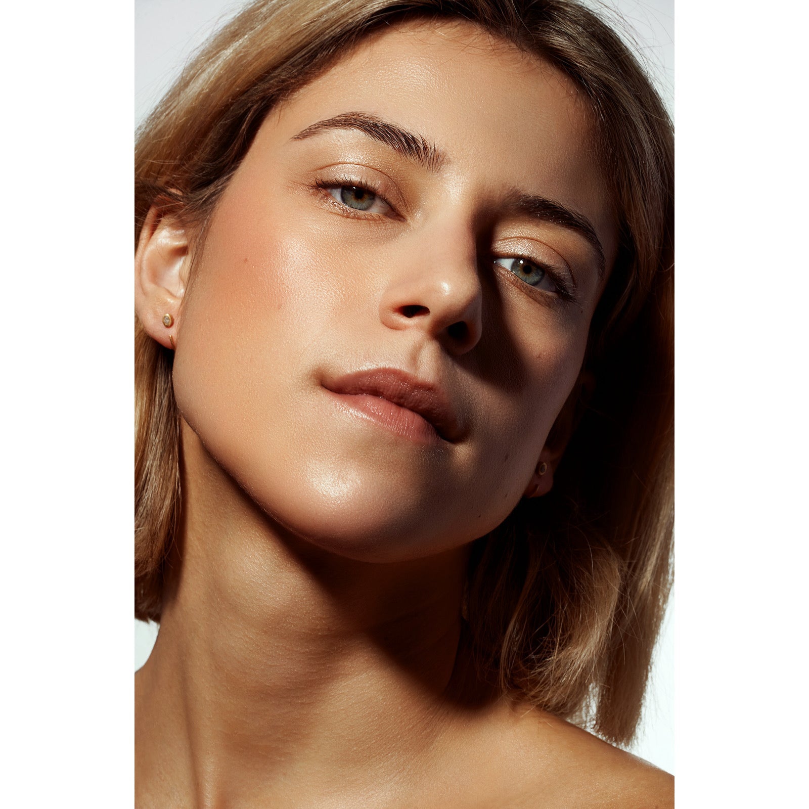 Zirconia ESSENTIALS earrings in gold by V Design Lab