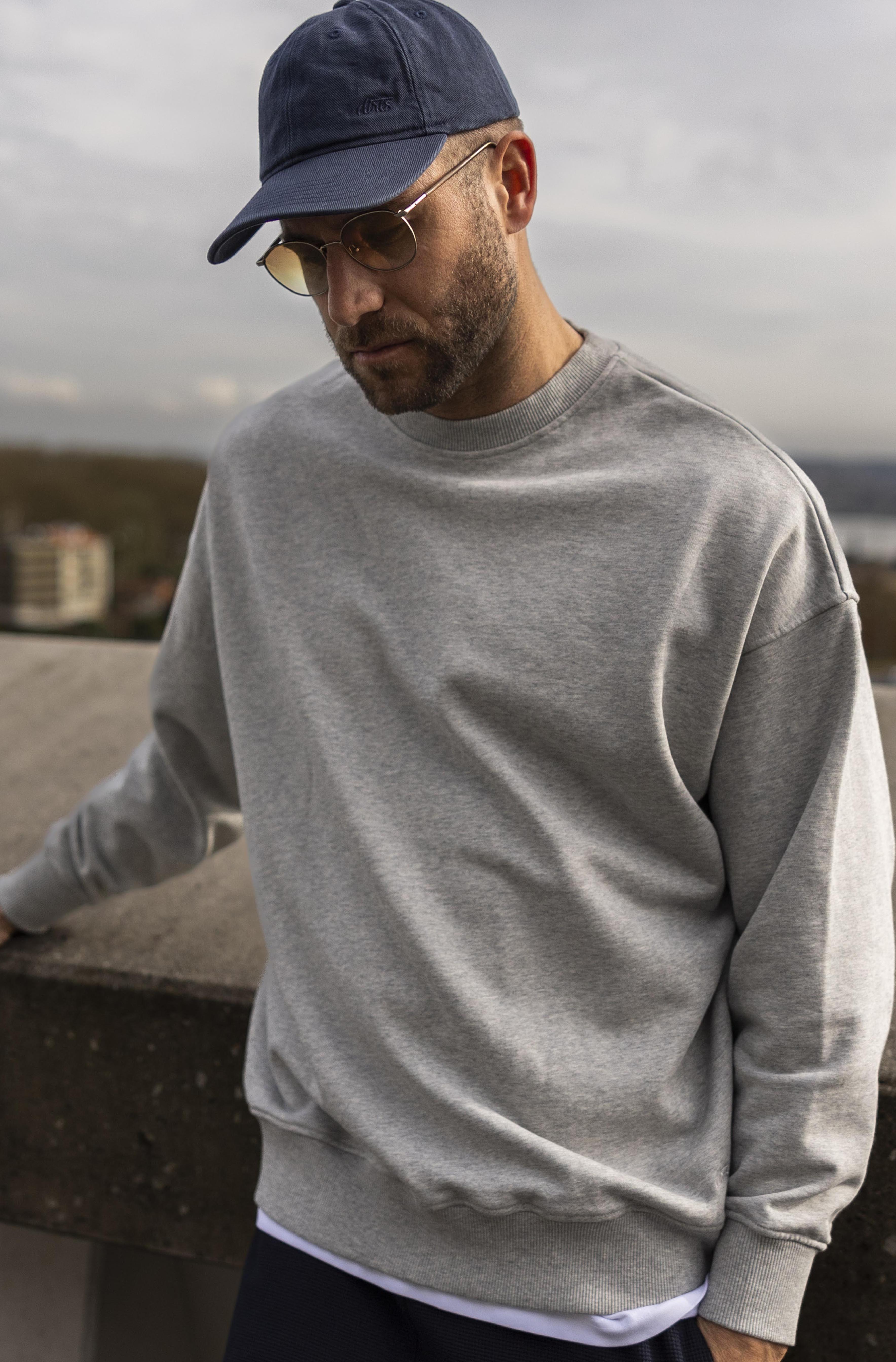 Oversized crewneck made of organic cotton by DIRTS