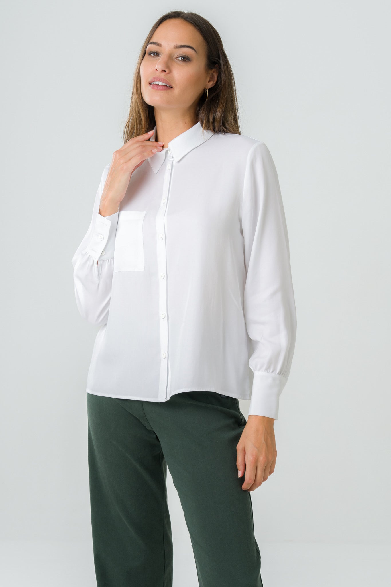 White blouse Kauri made of 100% Tencel by Avani