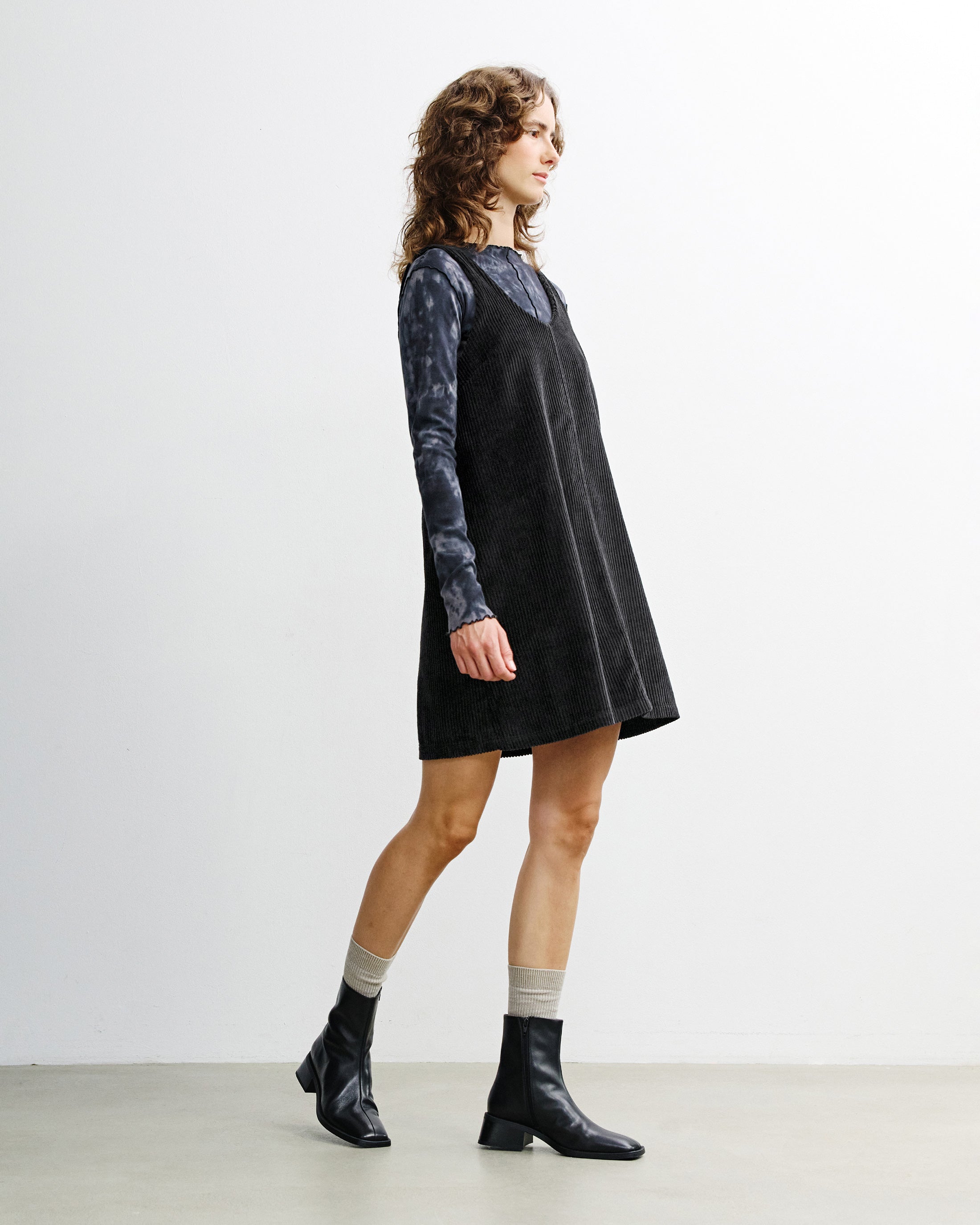 Schwarzes Kleid Cord aus Bio-Baumwolle von Rotholz