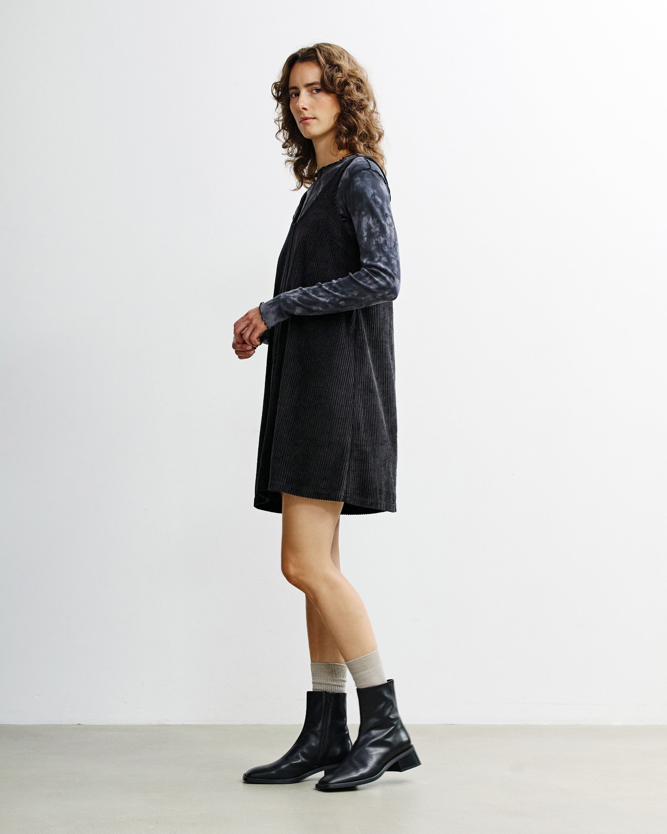Schwarzes Kleid Cord aus Bio-Baumwolle von Rotholz