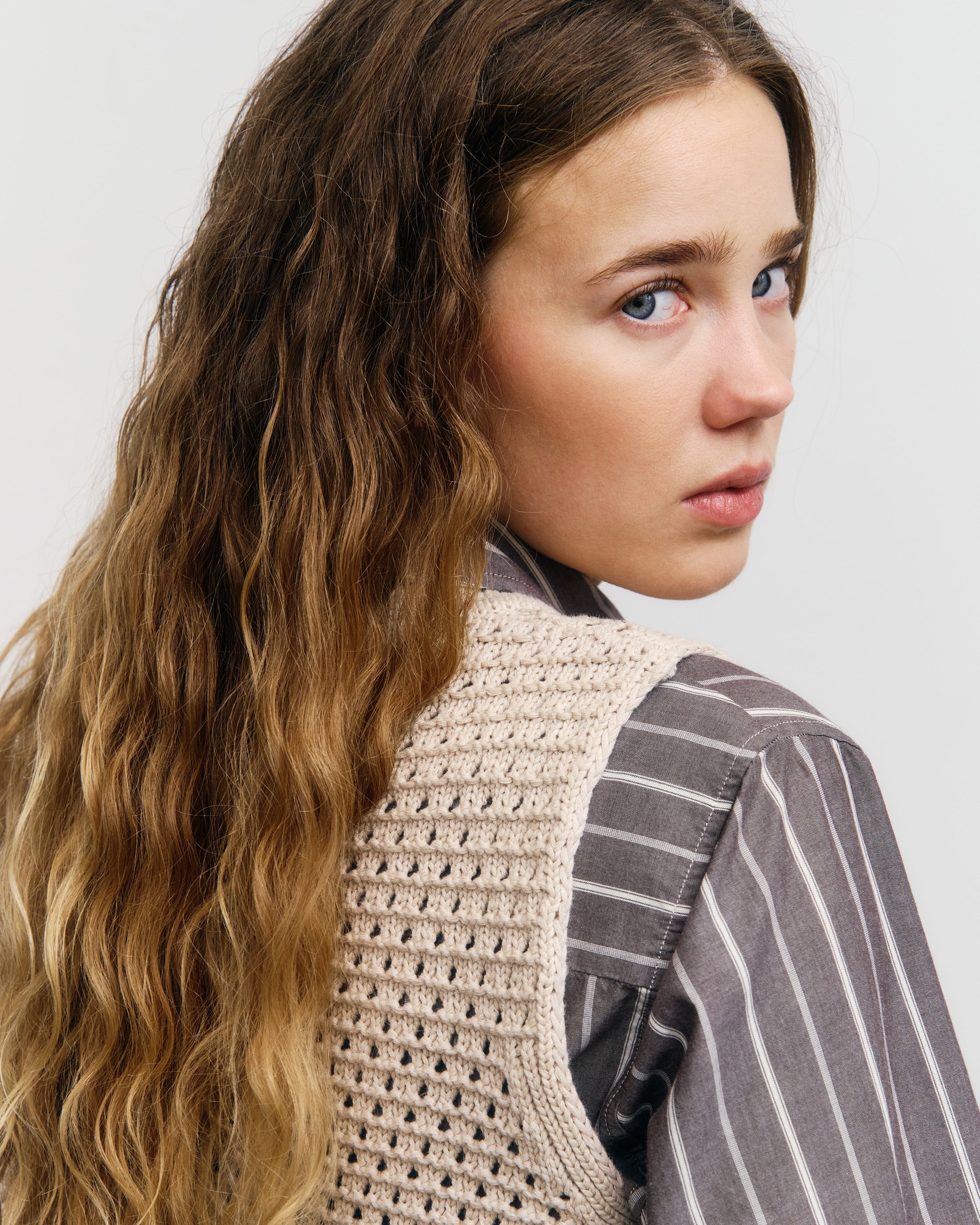 Gilet tricoté beige en 100 % coton biologique de Rotholz