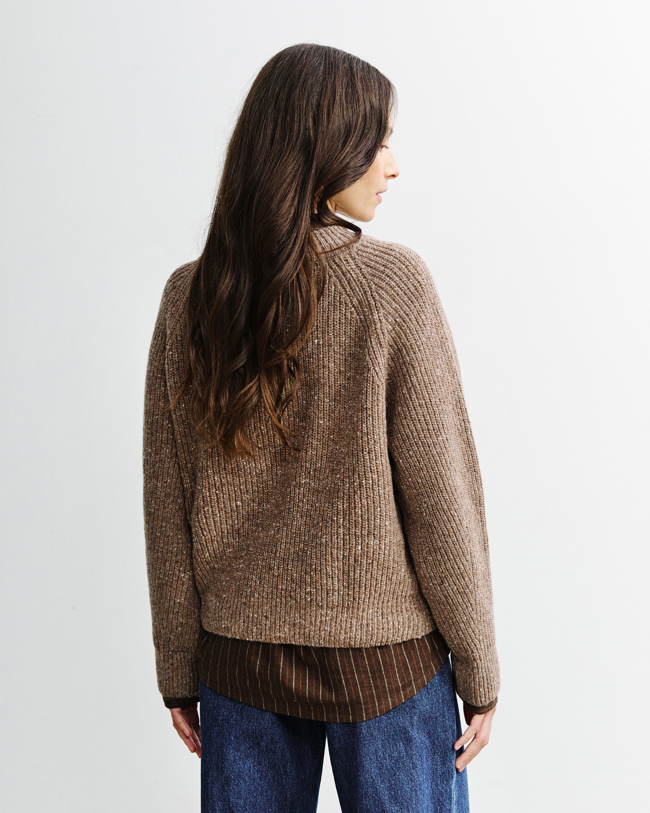 Brauner Kurzer Strickpullover aus Merinowolle von Rotholz