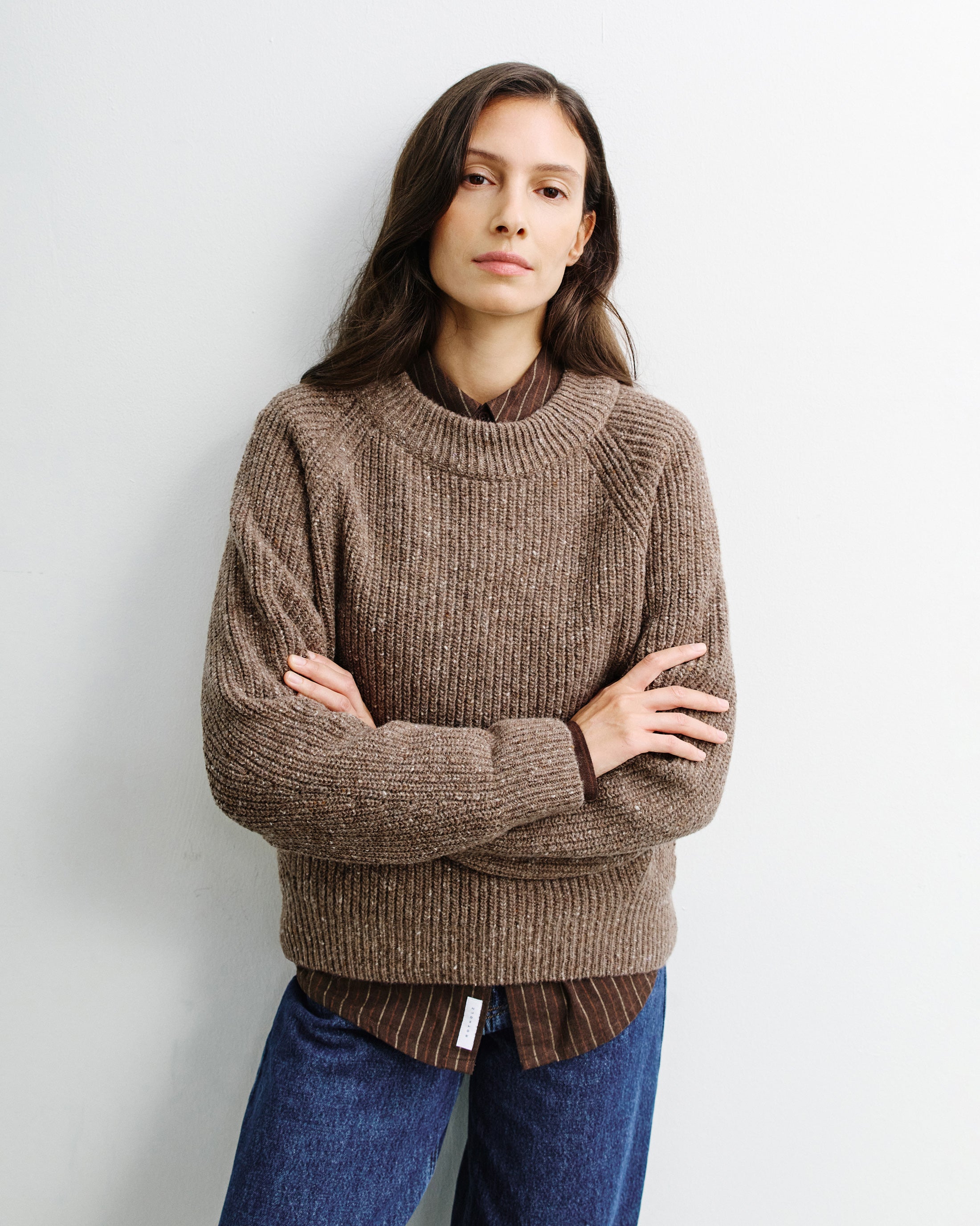 Brauner Kurzer Strickpullover aus Merinowolle von Rotholz