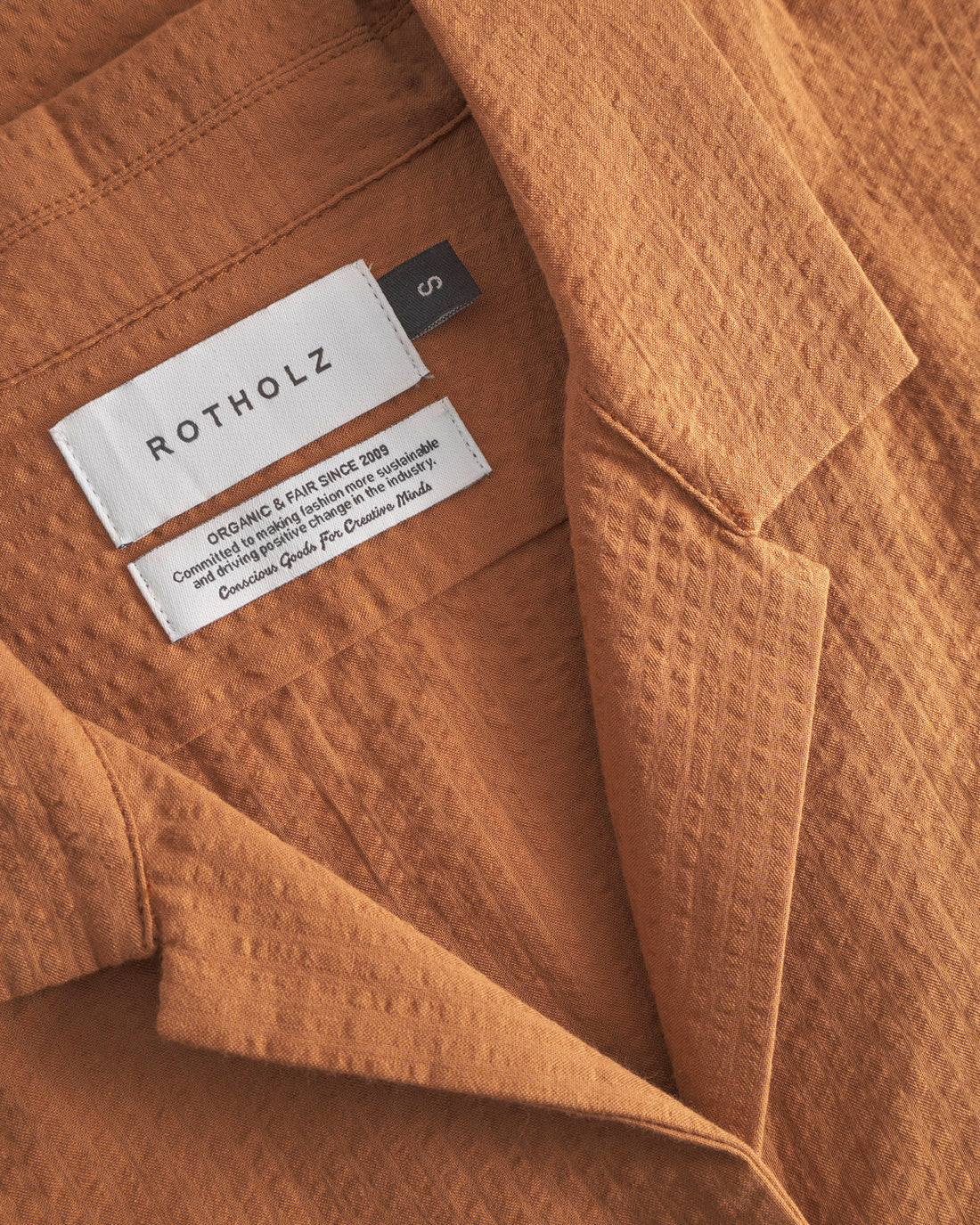 Hellbraunes Hemd aus 100% Bio-Baumwolle von Rotholz