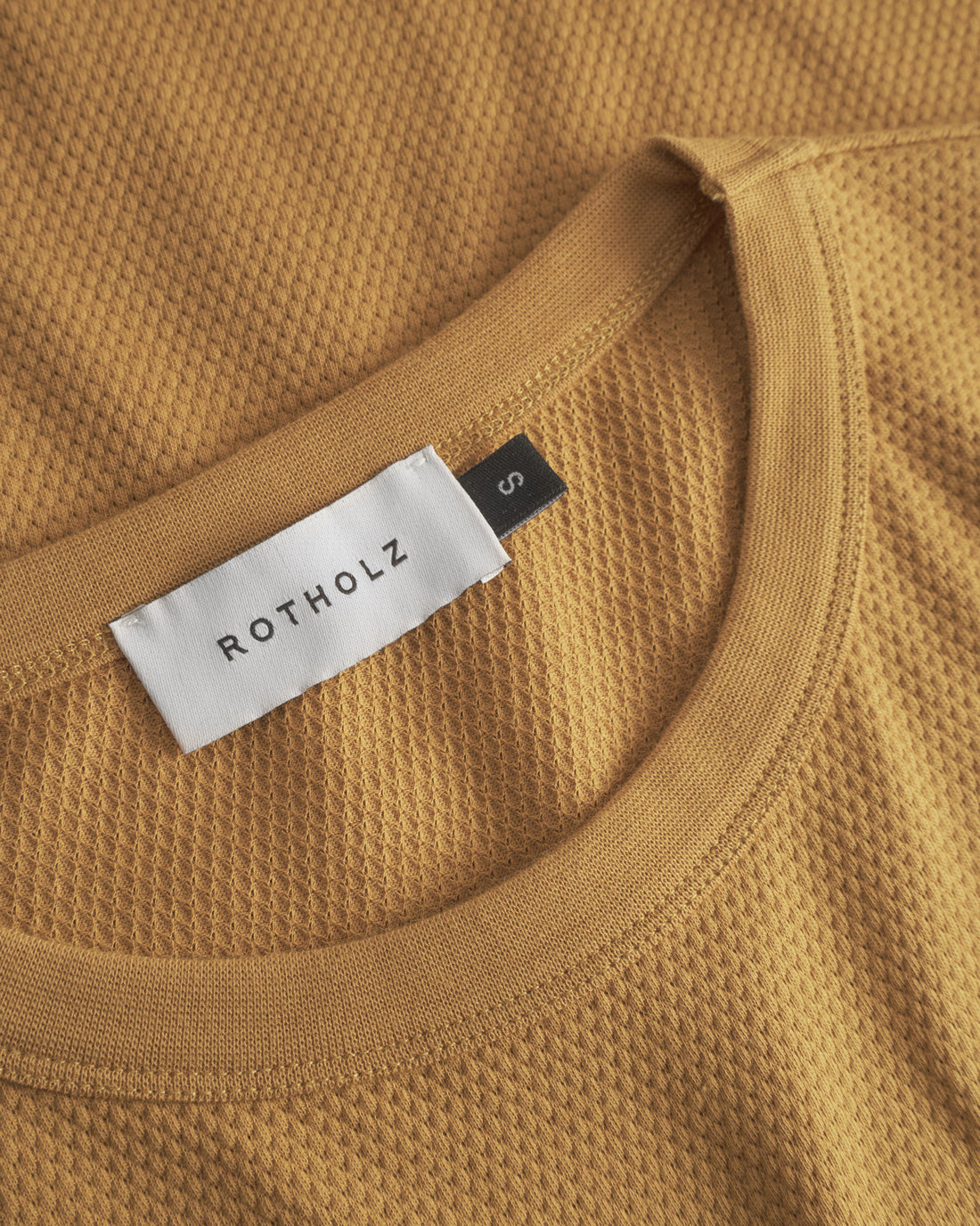 Gelbes kurzes Waffel T-Shirt aus 100% Bio-Baumwolle von Rotholz