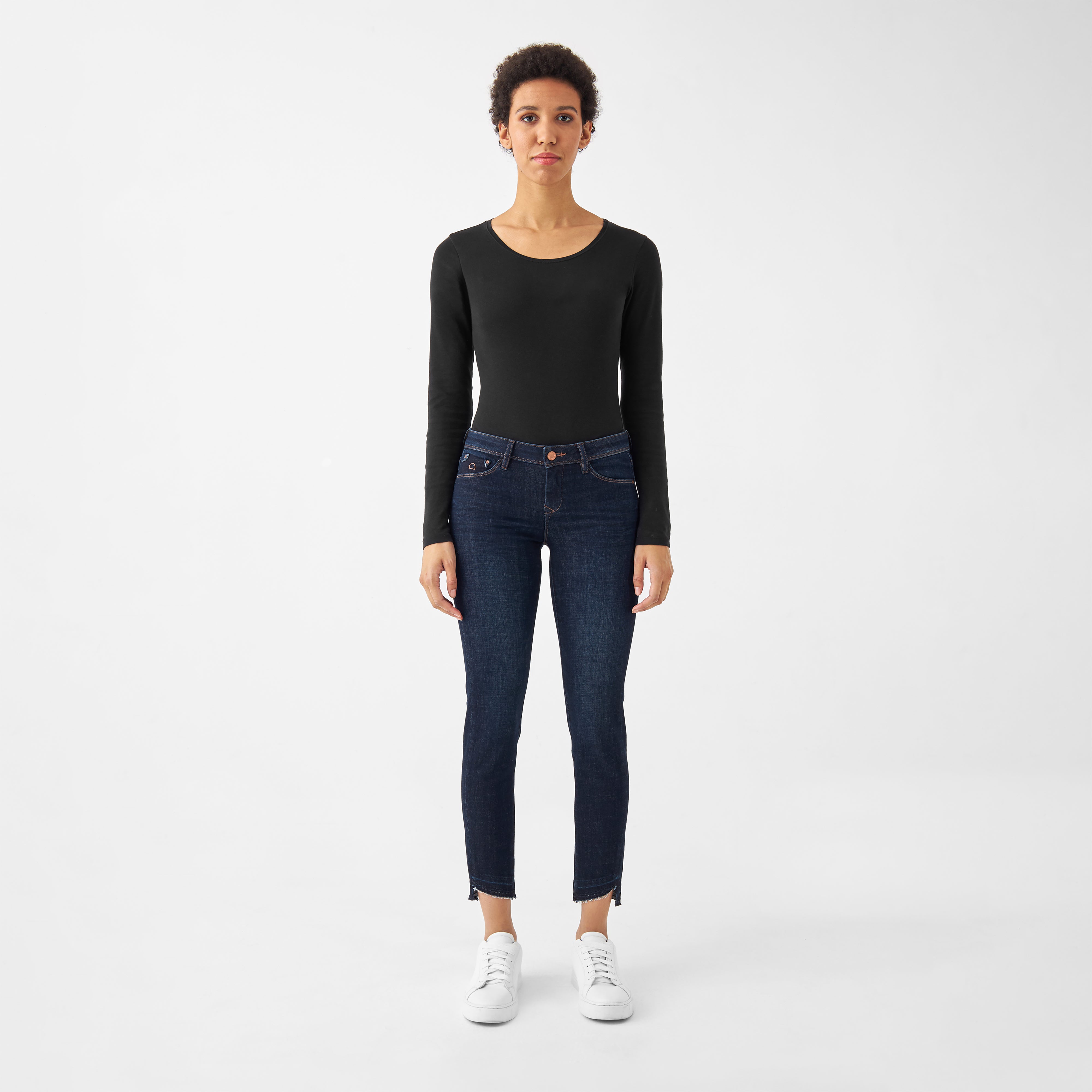 Dunkelblaue Jeans MID SUN Slim Design Details aus Bio-Baumwolle von Dawn Denim