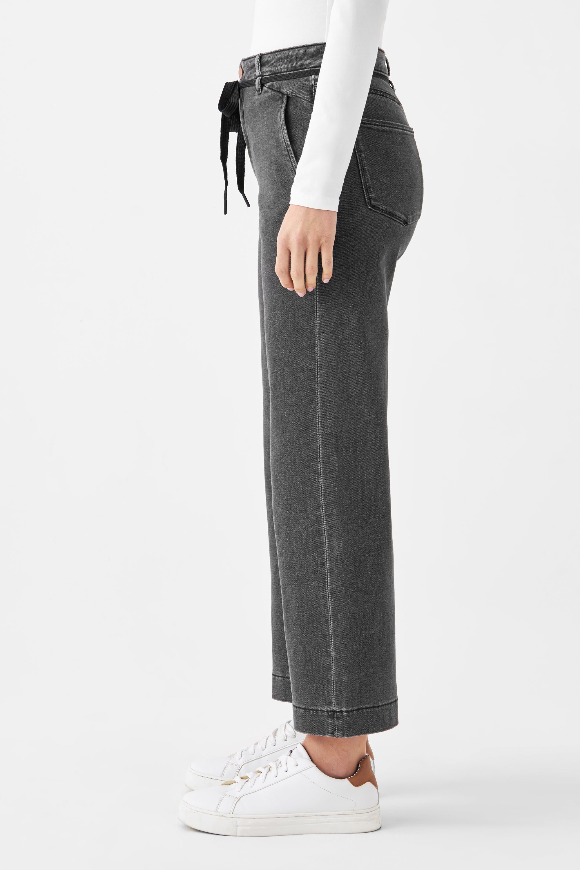 Graue Jeans DEW Flared Cropped French Pocket aus Bio-Baumwolle von Dawn Denim
