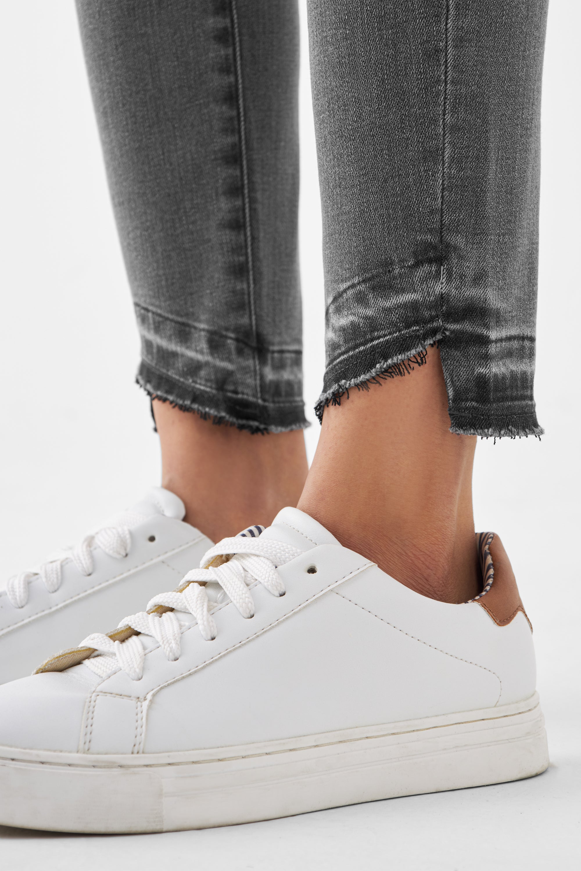 Grey MID SUN Slim jeans made from organic cotton by Dawn Denim