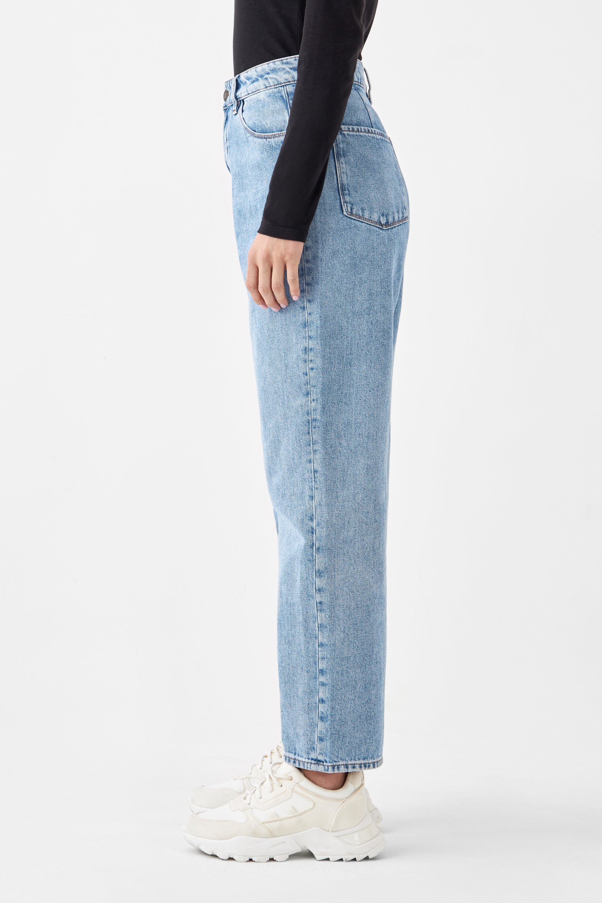 Hellblaue Jeans DAWN Wide Straight Cropped aus Bio-Baumwolle von Dawn Denim