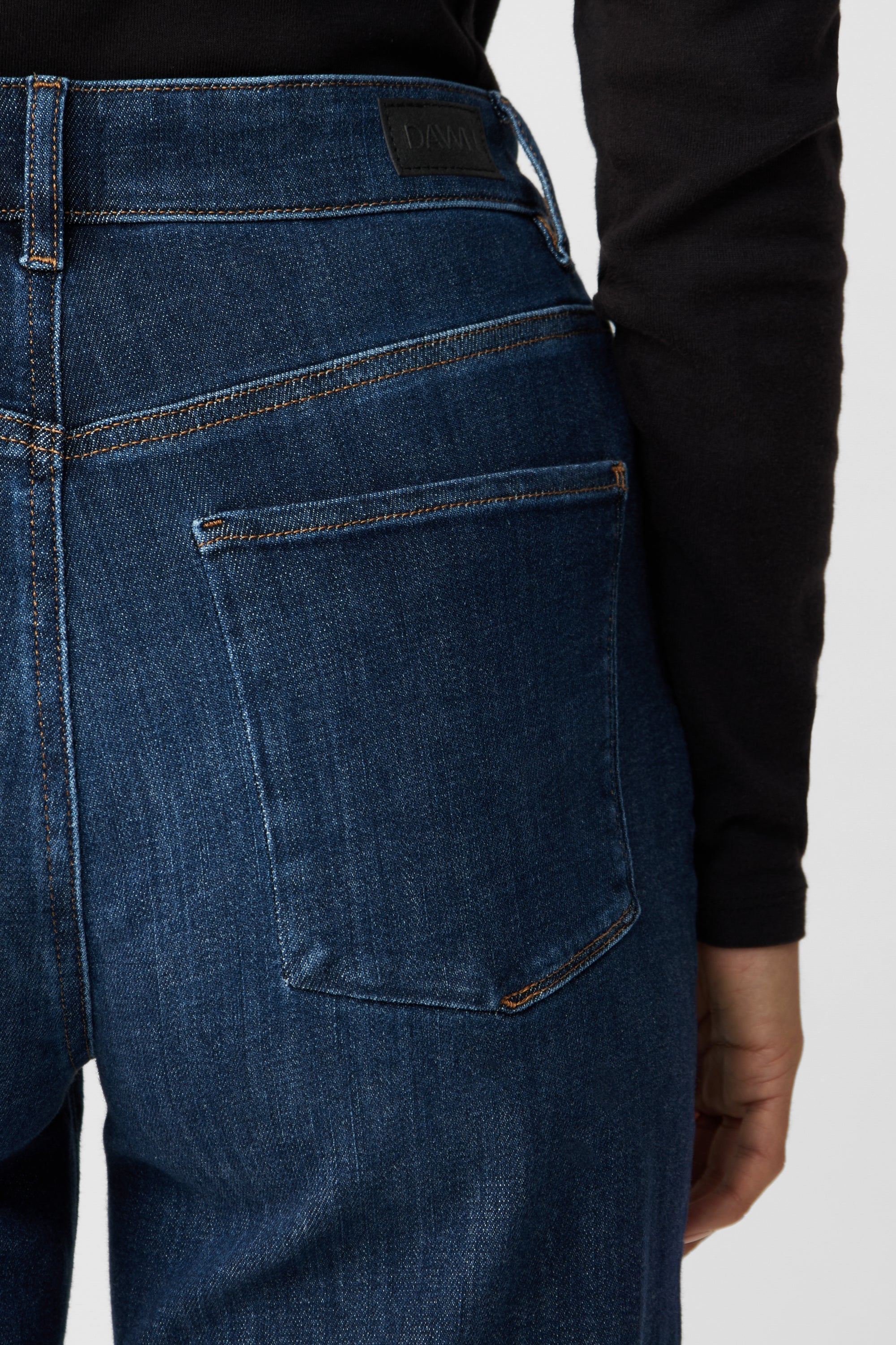 Dunkelblaue Jeans DEW Flared aus Bio-Baumwolle von Dawn Denim