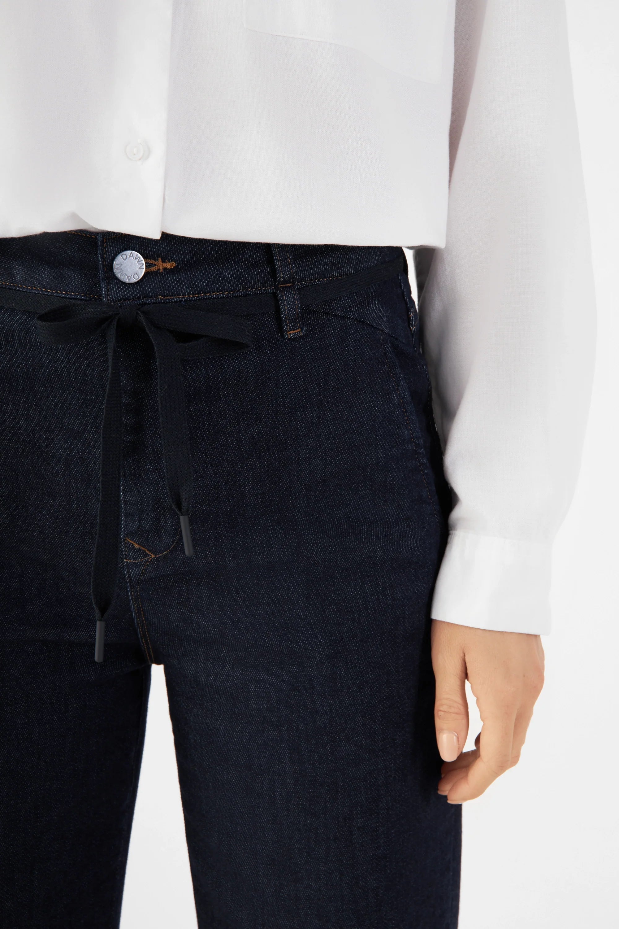 Dunkelblaue Jeans DEW Flared Cropped aus Bio-Baumwolle von Dawn Denim