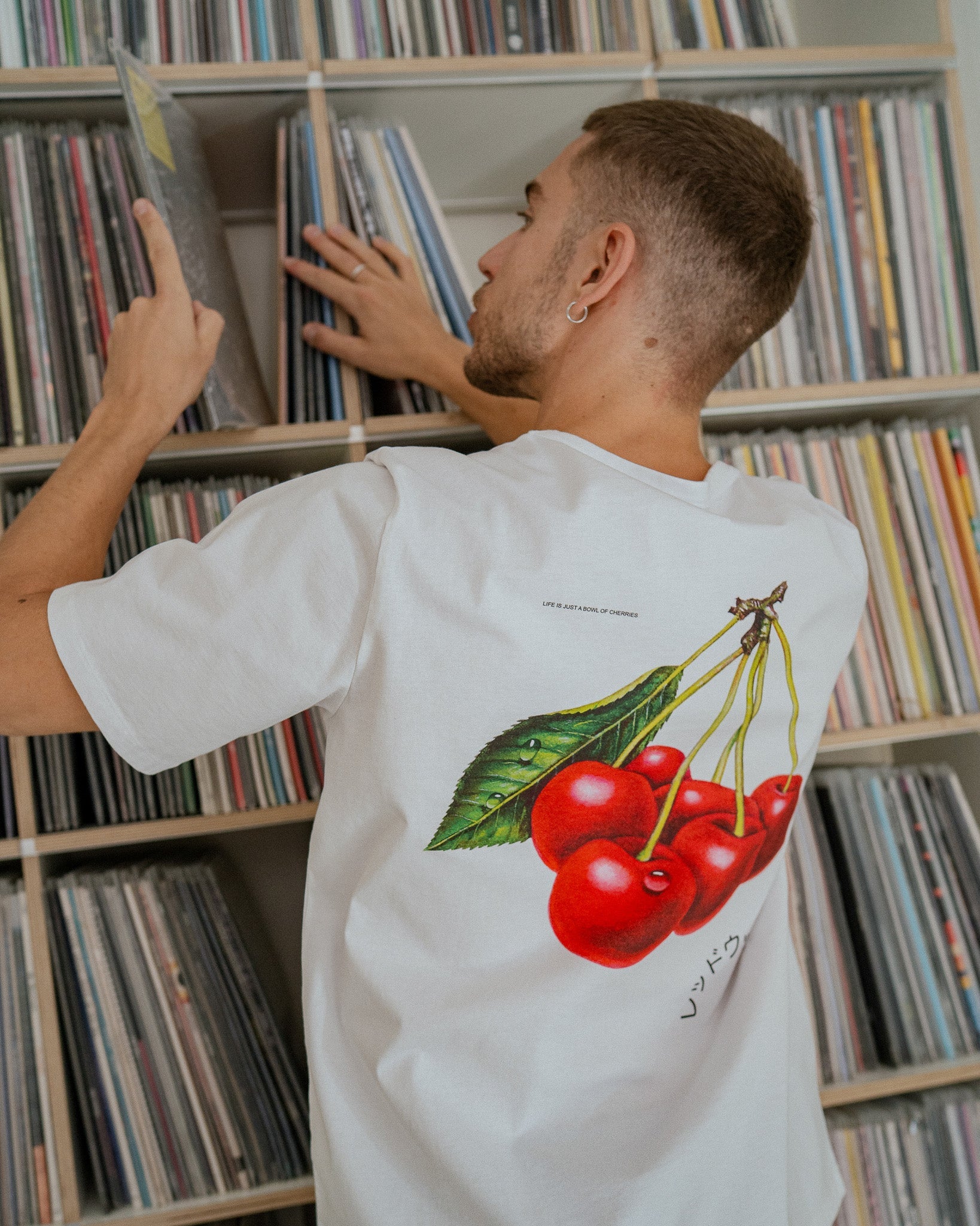 Weisses T-Shirt Cherry Print aus Bio-Baumwolle von Rotholz