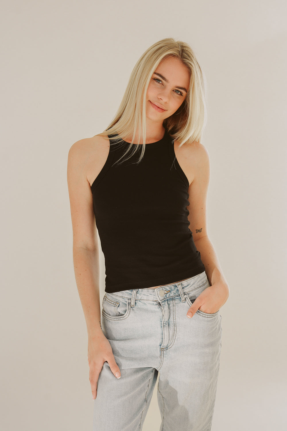 Top noir HANNA en coton 100% biologique de Pura Clothing