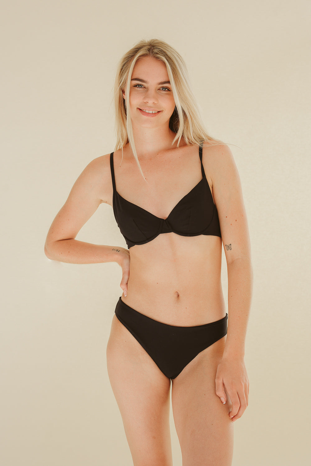 Haut de bikini noir OLEA en polyamide biosourcé de PURA Clothing