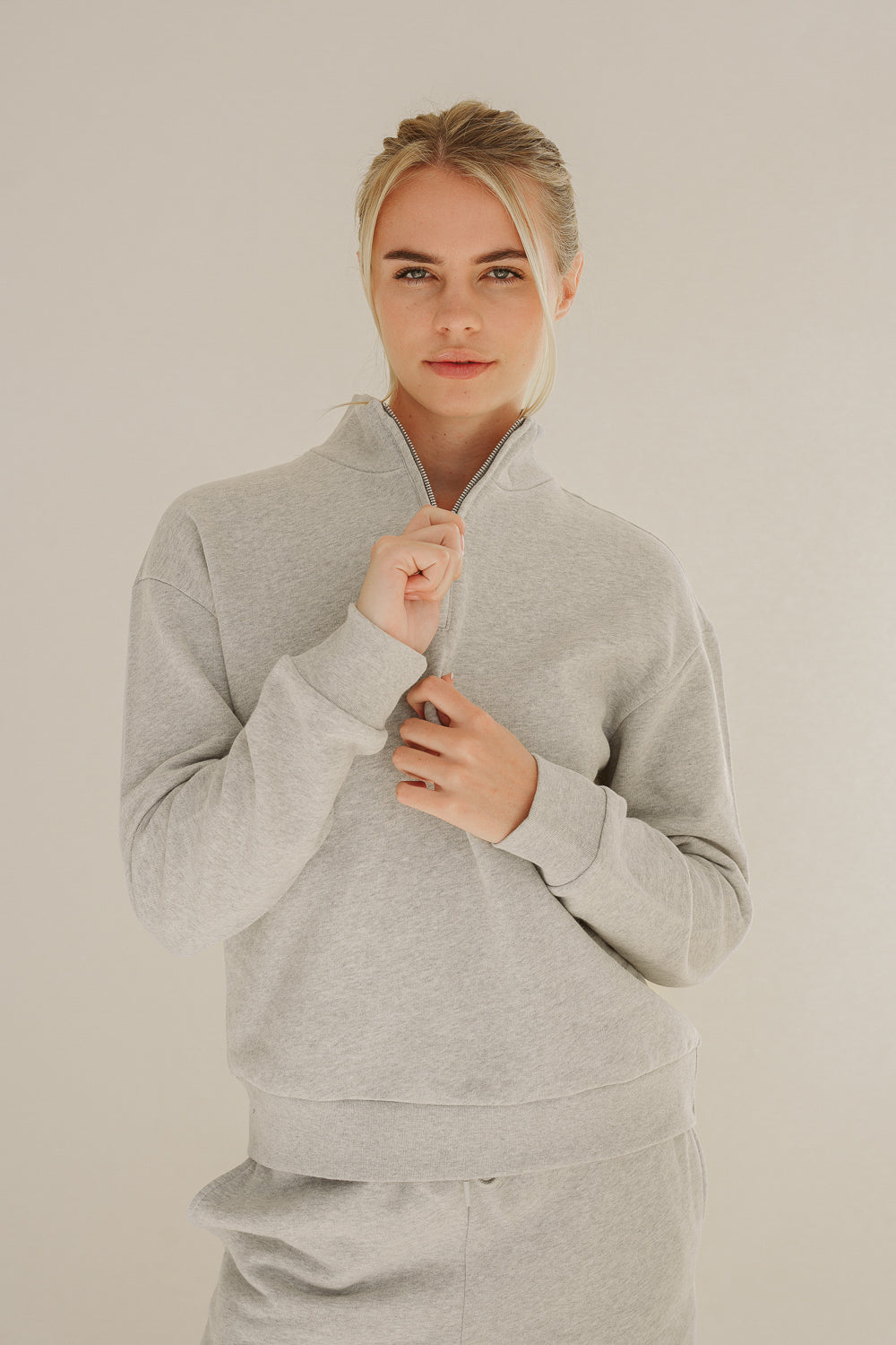 Hellgrauer Sweater aus 100% Bio-Baumwolle von Pura Clothing