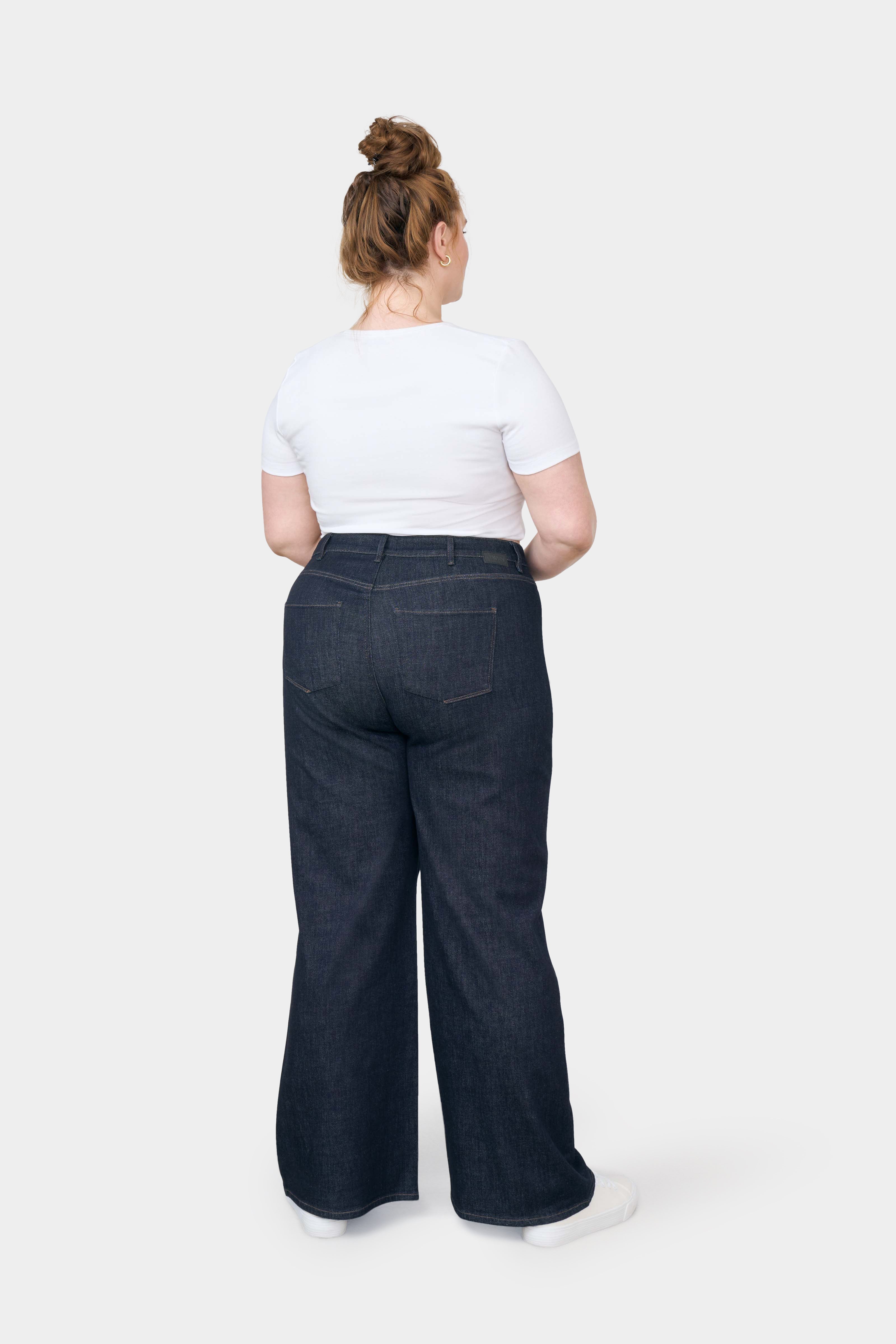 Dark blue DEW Flared Classic Curvy jeans made from organic cotton by Dawn Denim