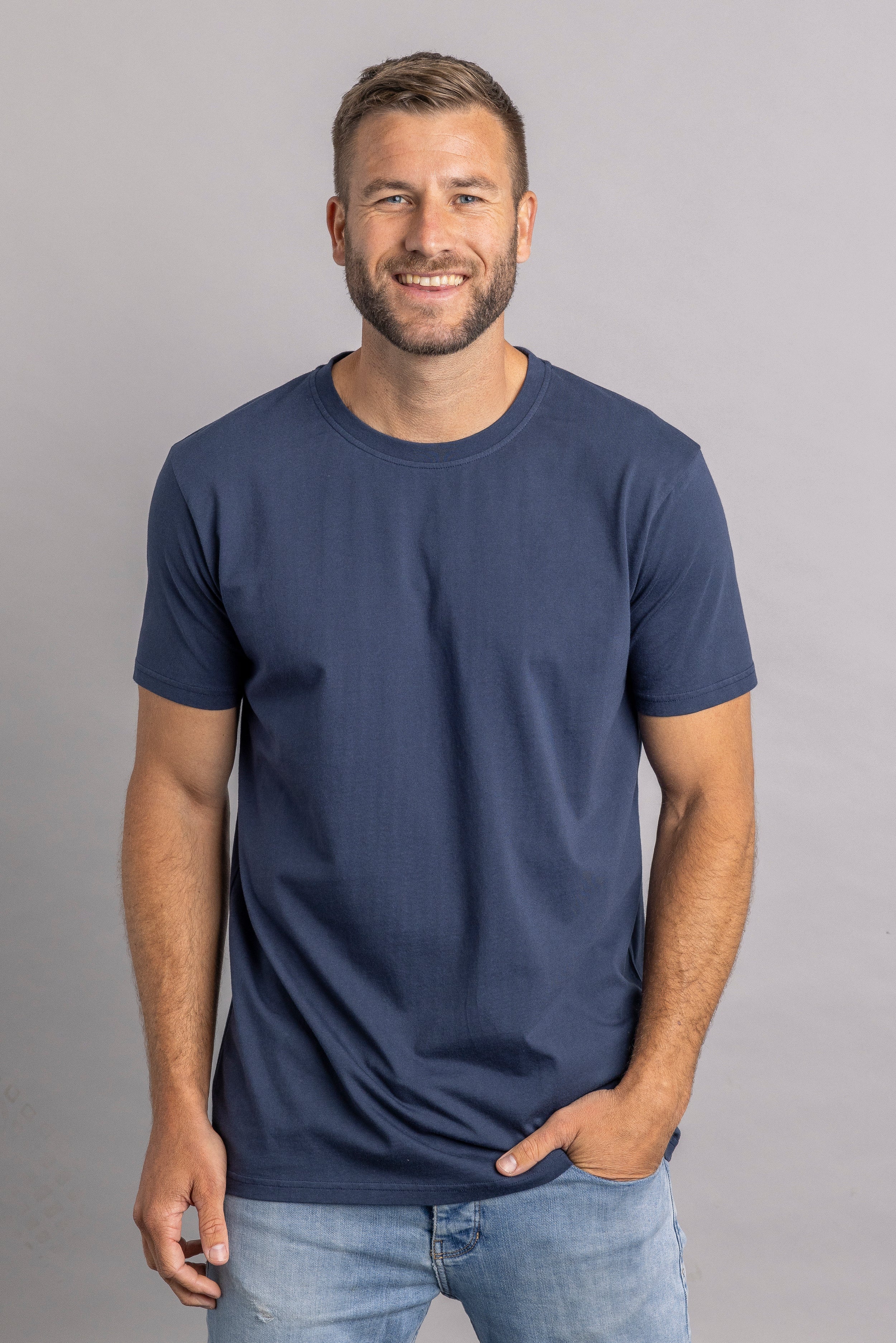 Premium Blank T-Shirt SLIM made of organic cotton by Dirts