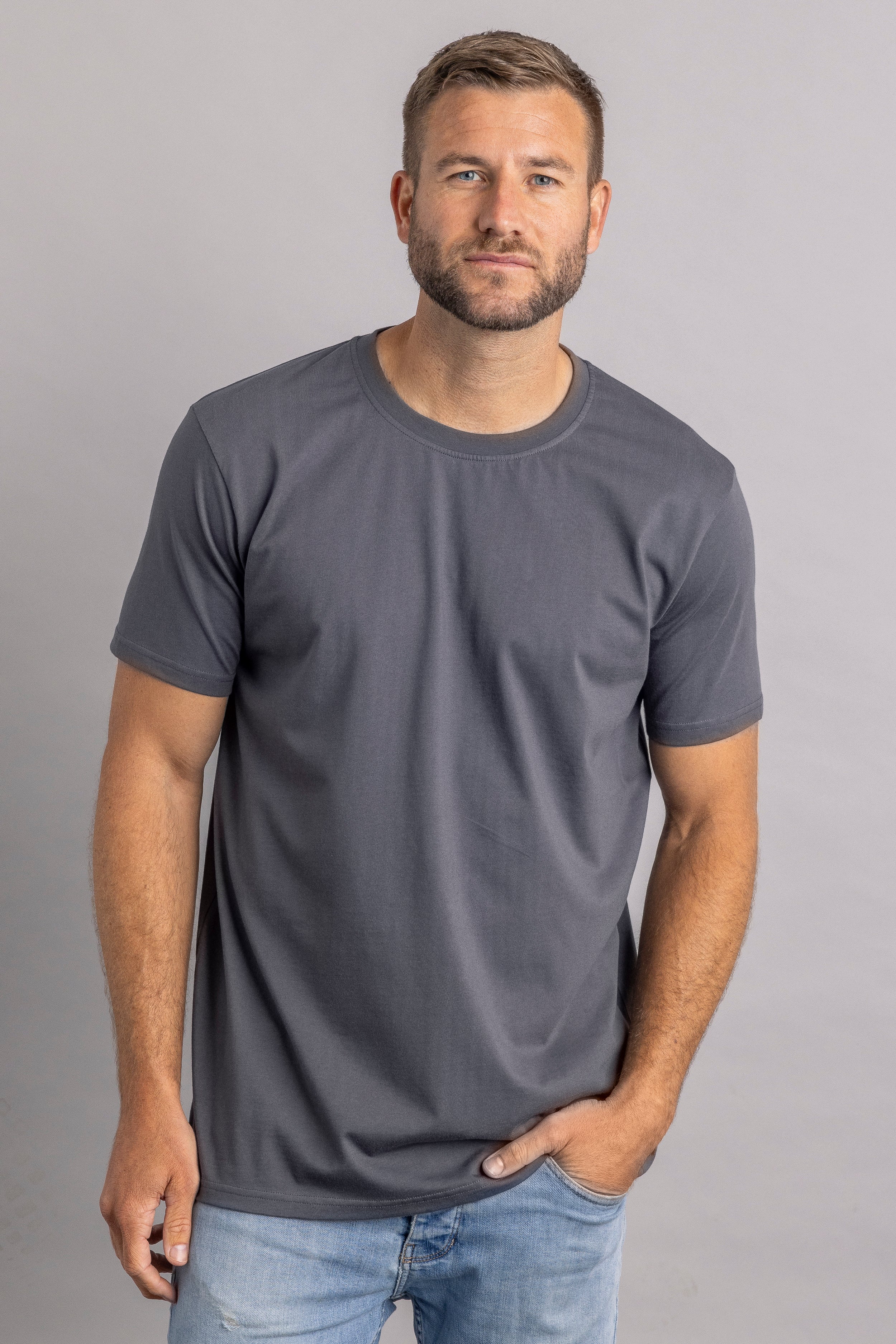 Premium Blank T-Shirt SLIM made of organic cotton by Dirts