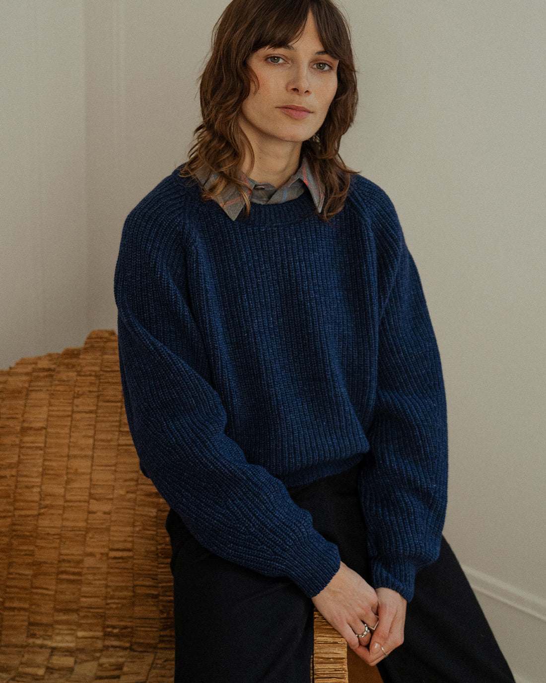 Dunkelblauer Strickpullover aus Recycelter Wolle von Rotholz