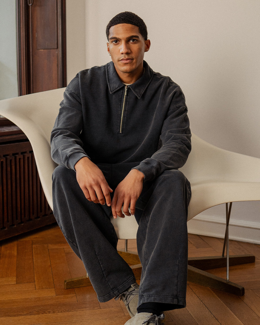 Schwarzes Sweatshirt aus 100% Bio-Baumwolle von Rotholz