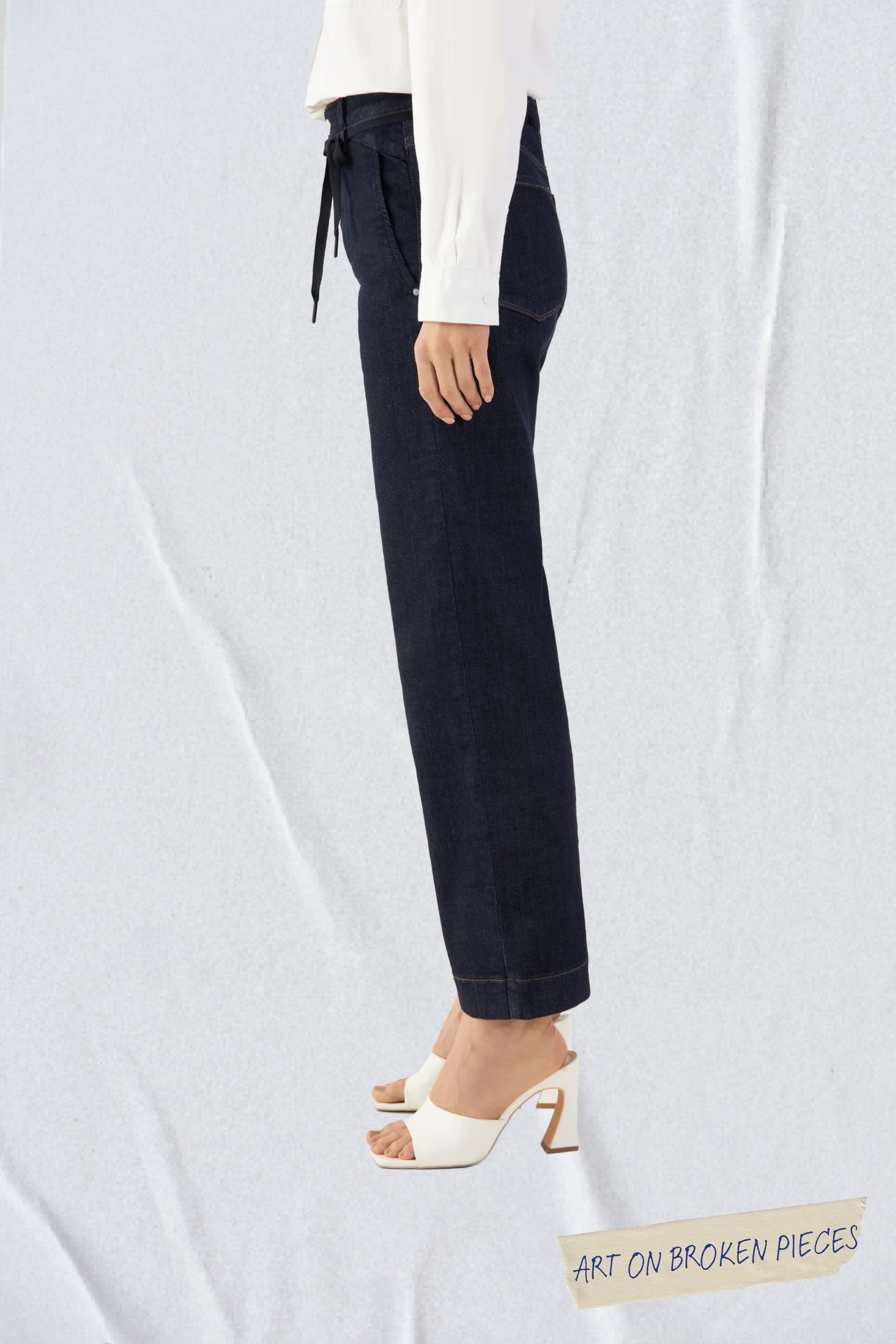 Dunkleblaue Jeans Dew Flared Cropped Limitierte Editition aus Bio-Baumwolle von Dawn Denim
