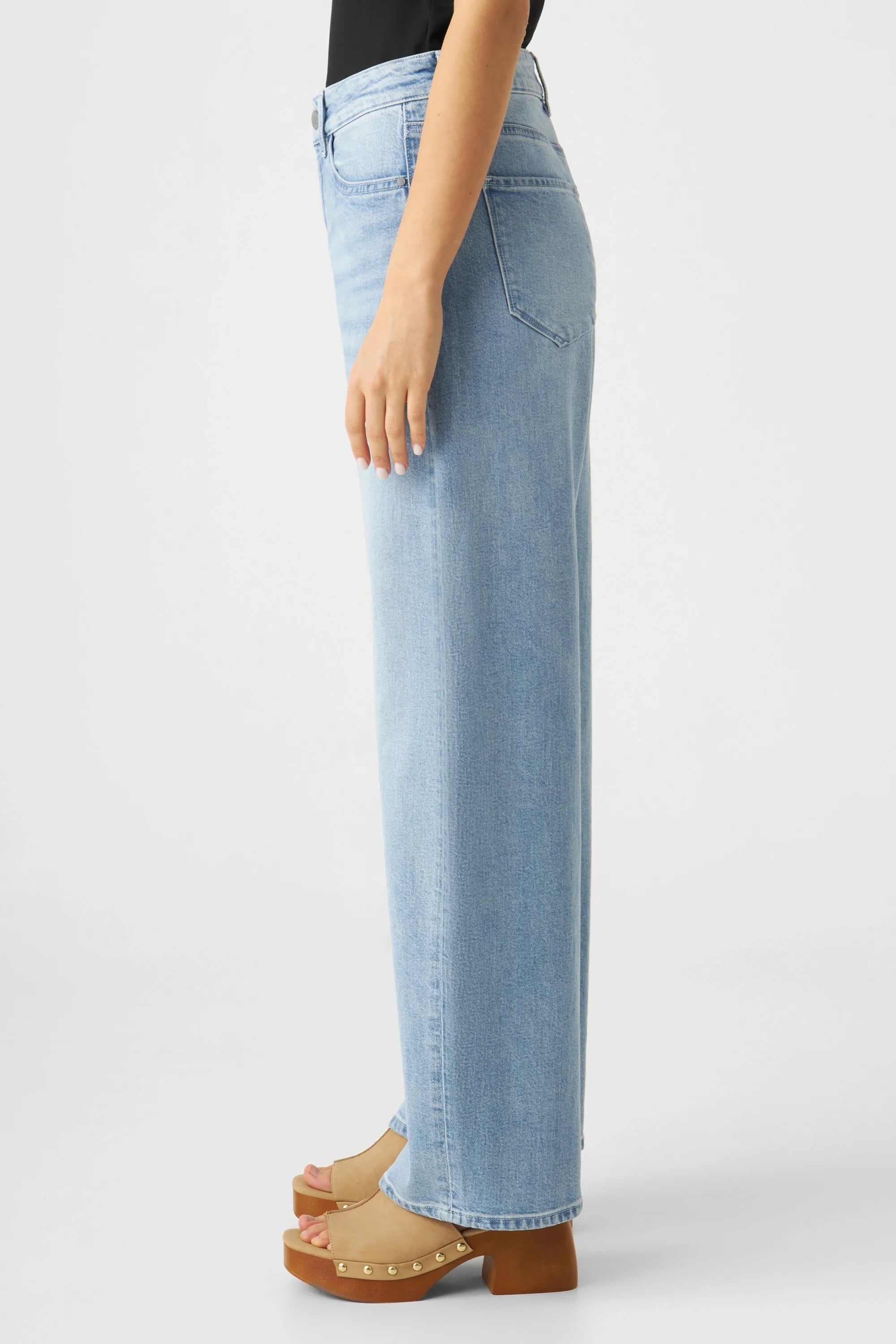 Light blue ASH Barrel Leg jeans made from organic cotton by Dawn Denim
