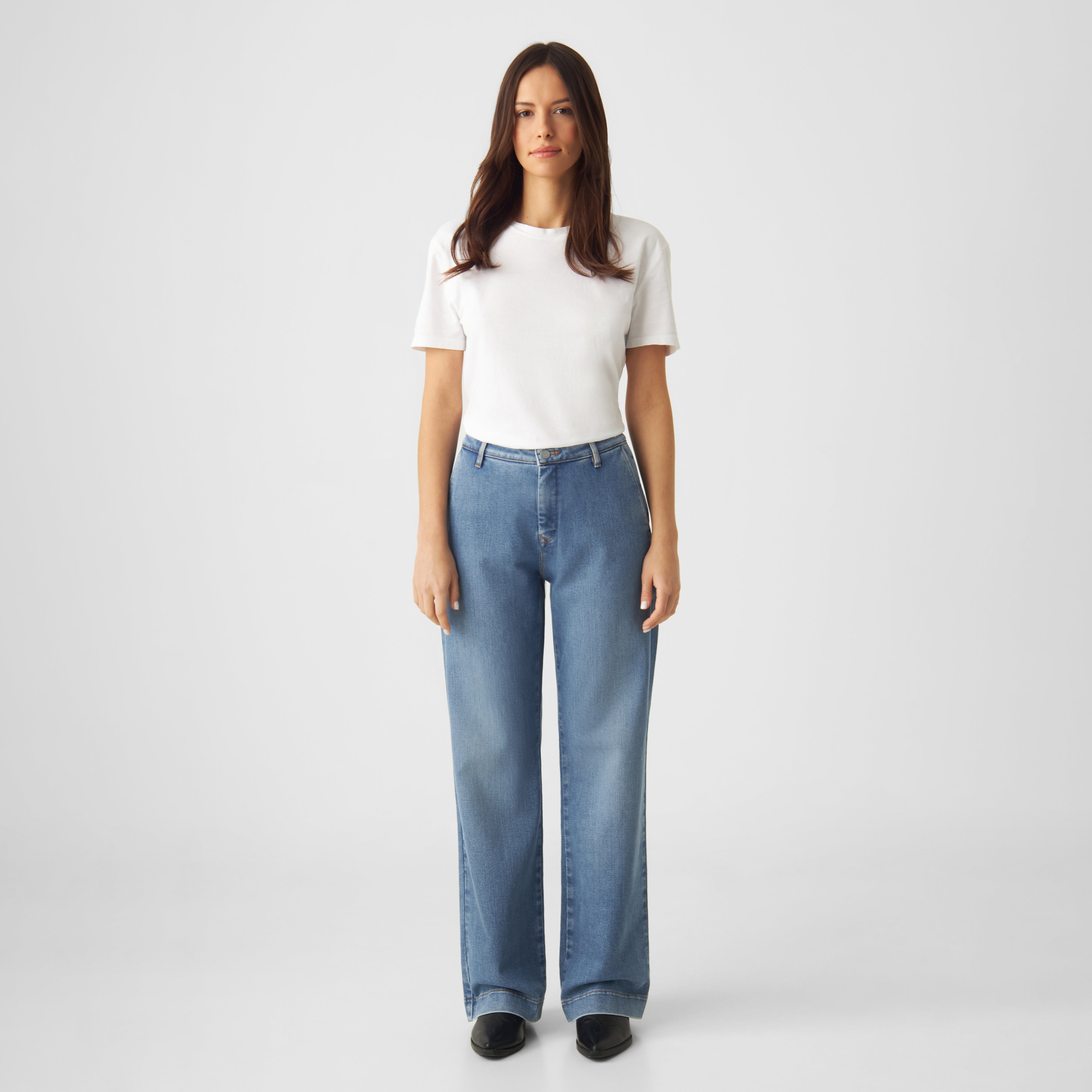 Blaue Jeans GLOW Flared aus Tencel von Dawn Denim