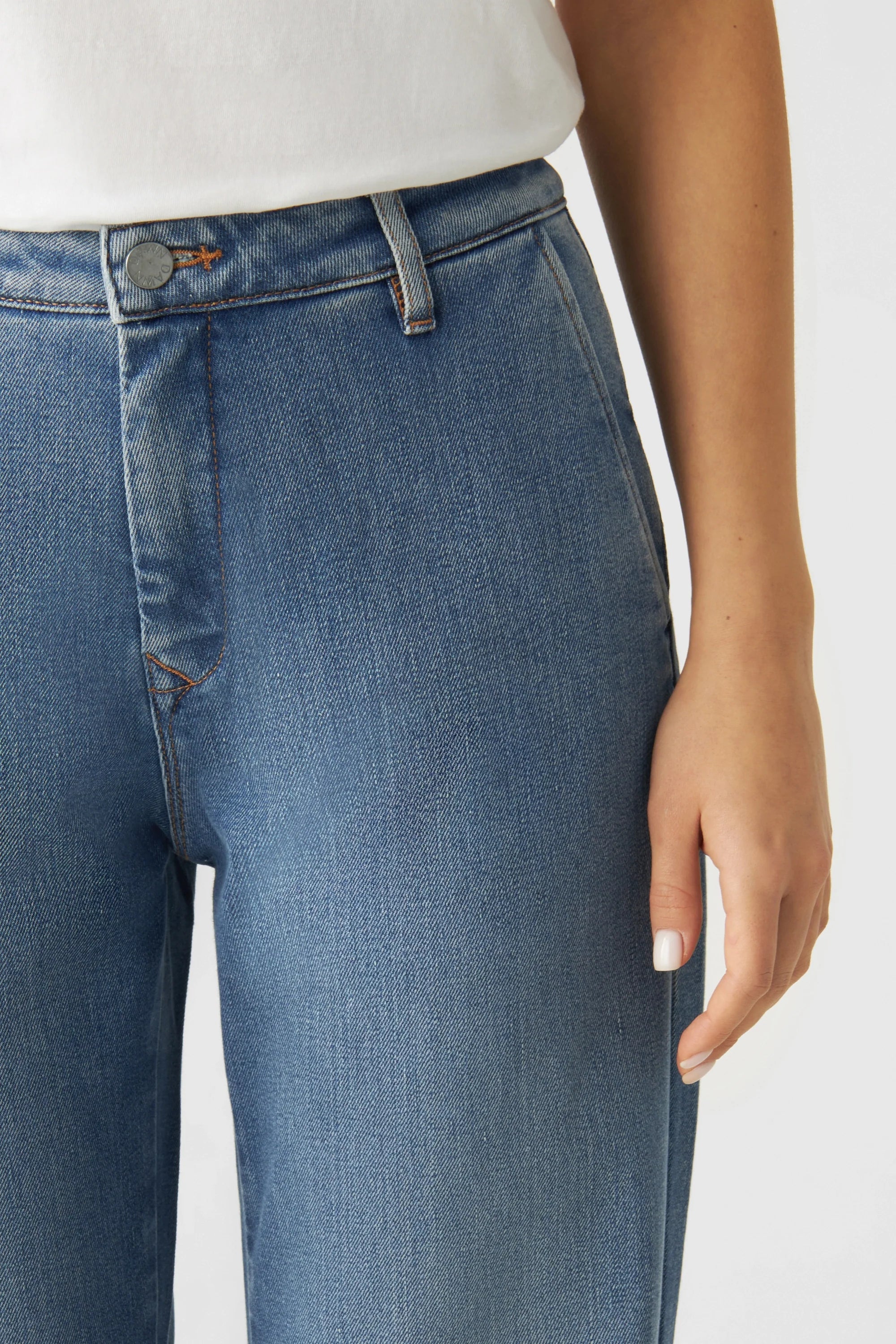 Blaue Jeans GLOW Flared aus Tencel von Dawn Denim