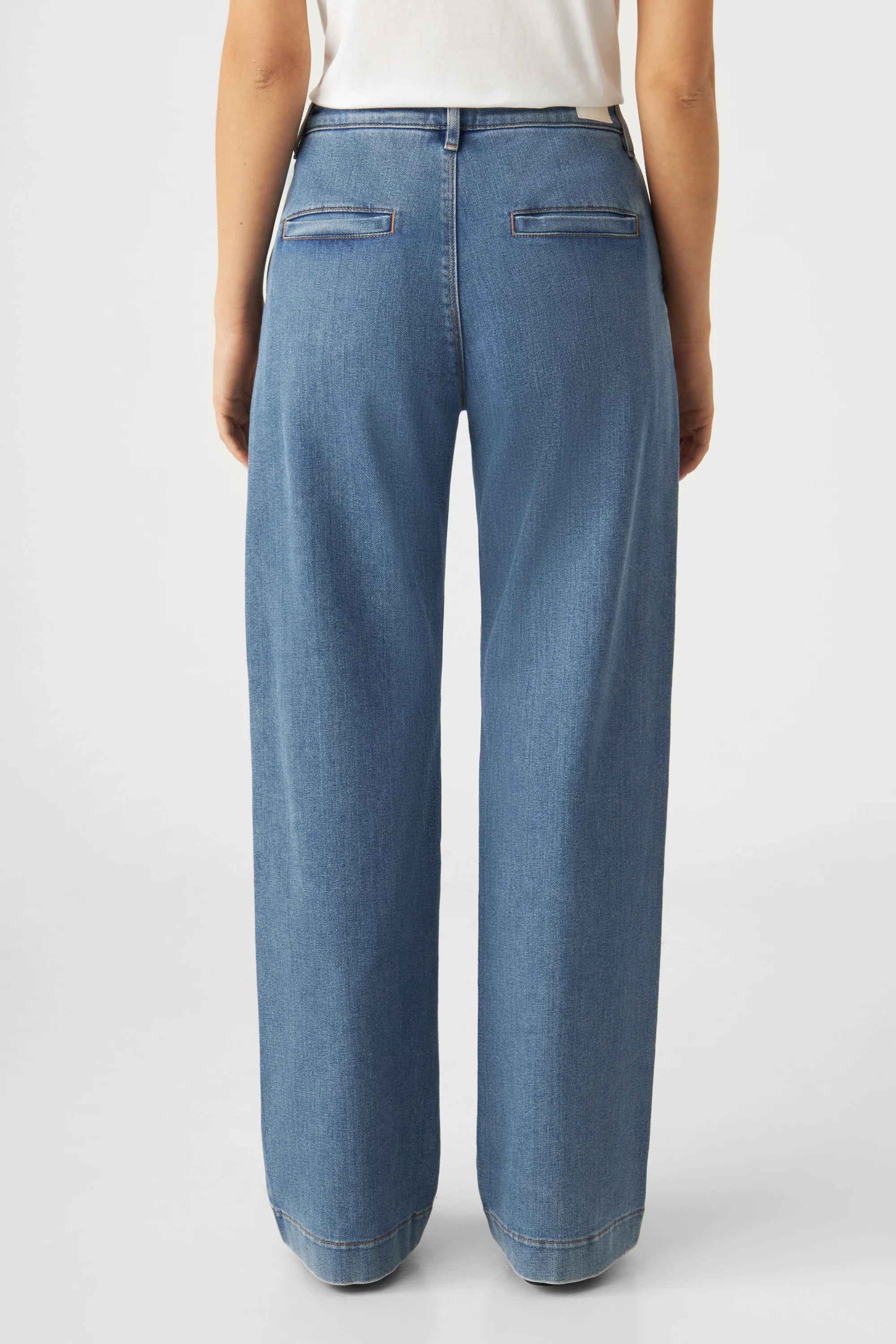 Blaue Jeans GLOW Flared aus Tencel von Dawn Denim