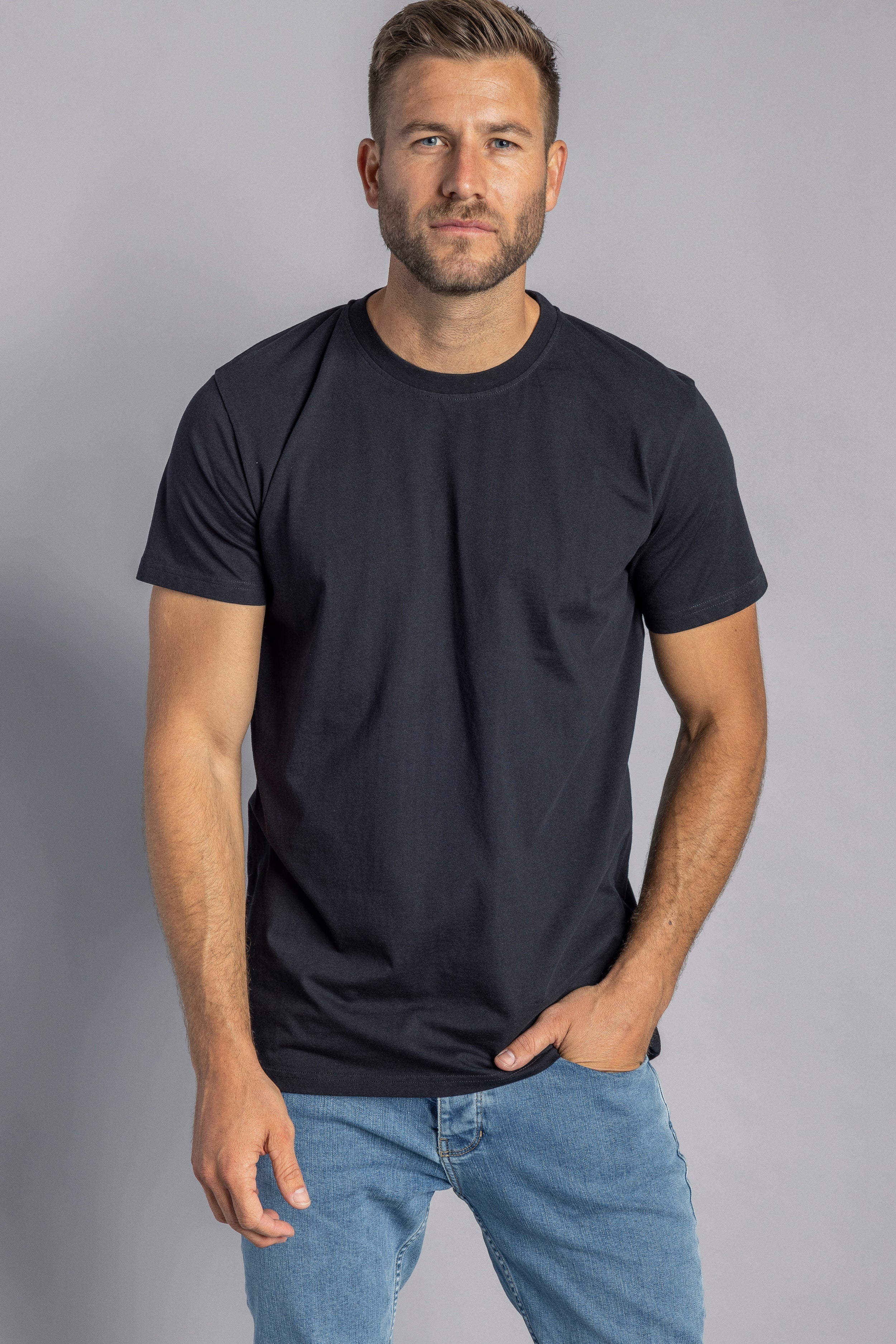 Black Premium Blank Slim T-shirt made from 100% organic cotton from DIRTS