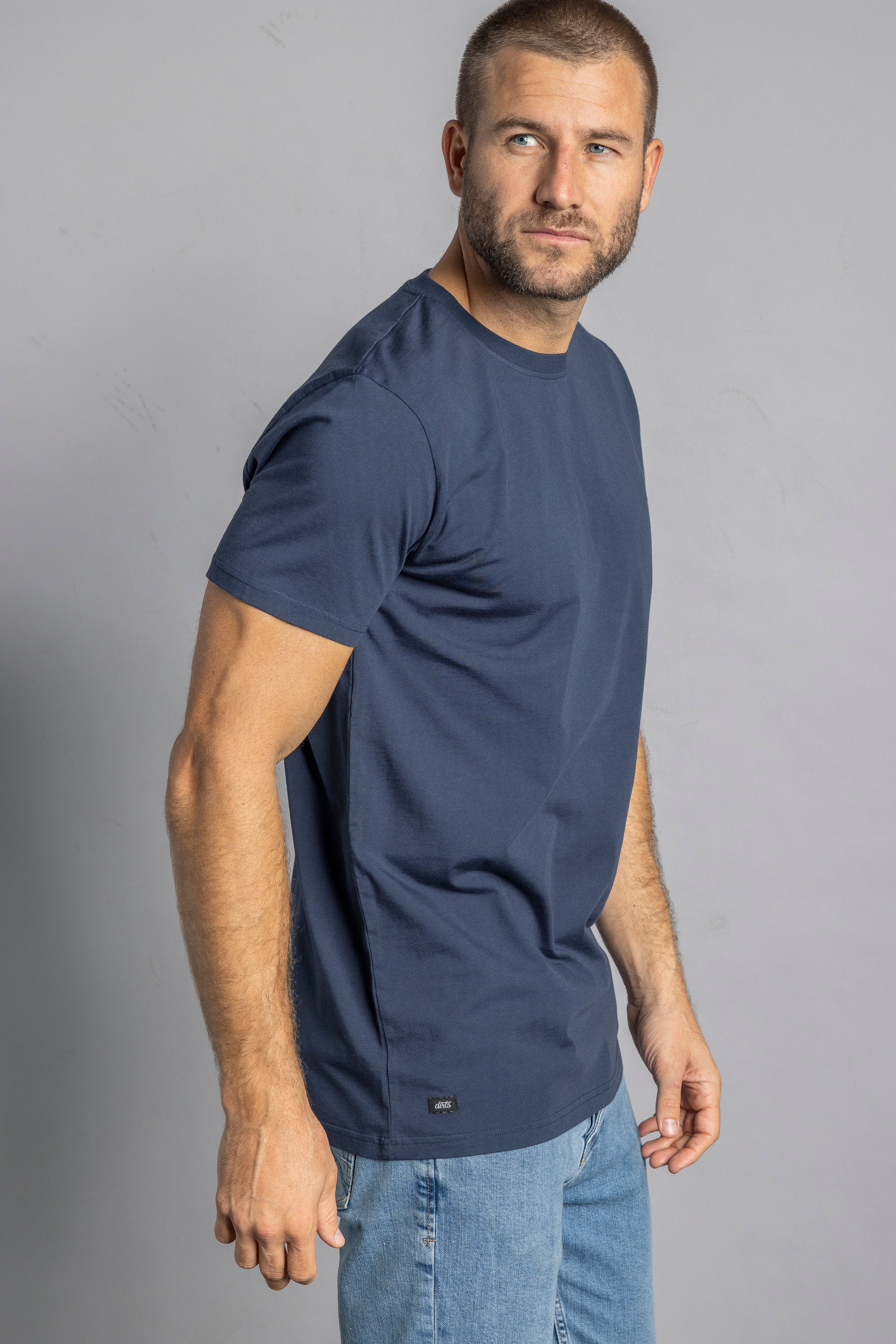 Premium Blank T-Shirt SLIM, Saphir aus Bio Baumwolle von DIRTS