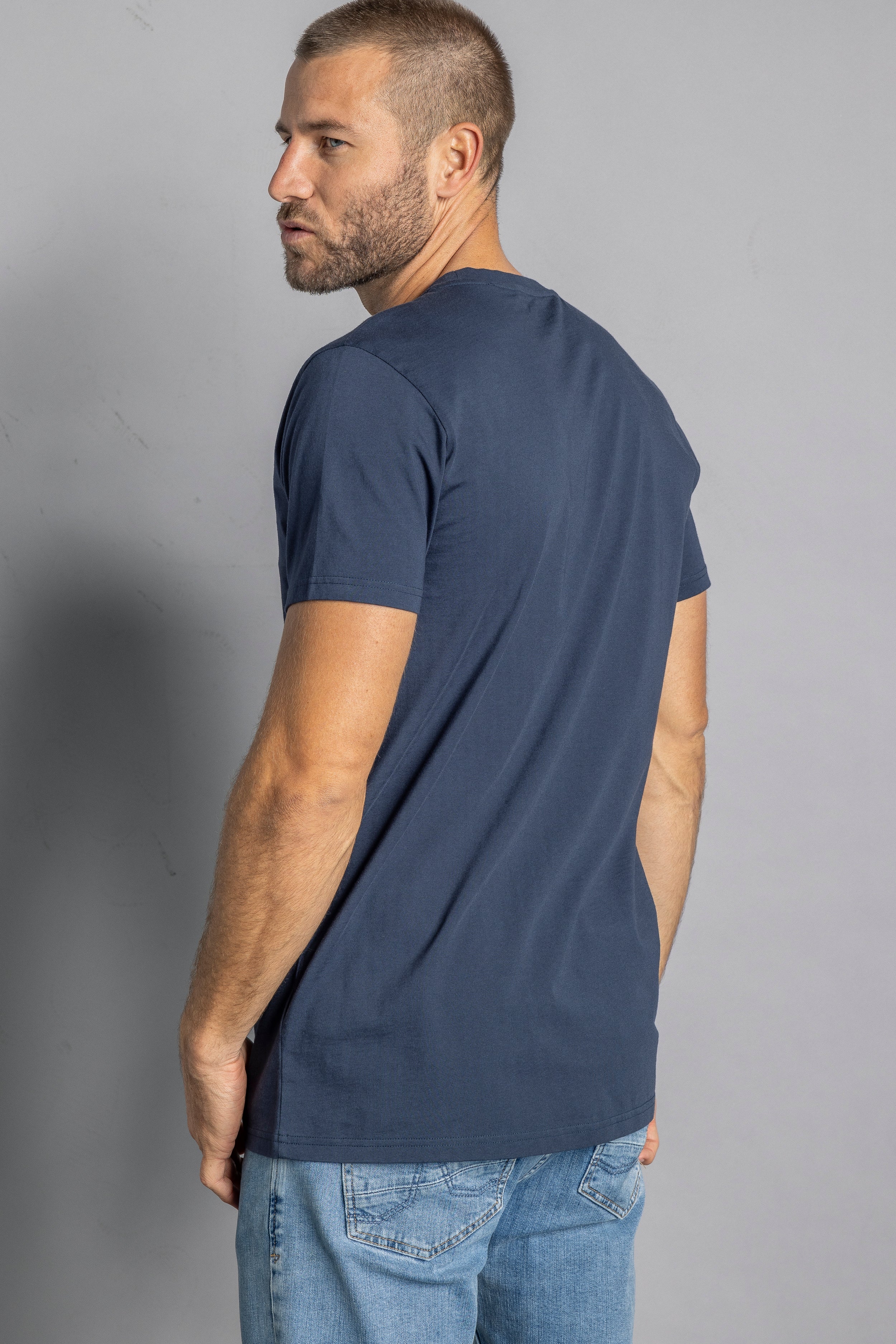 Premium Blank T-Shirt SLIM, Saphir aus Bio Baumwolle von DIRTS