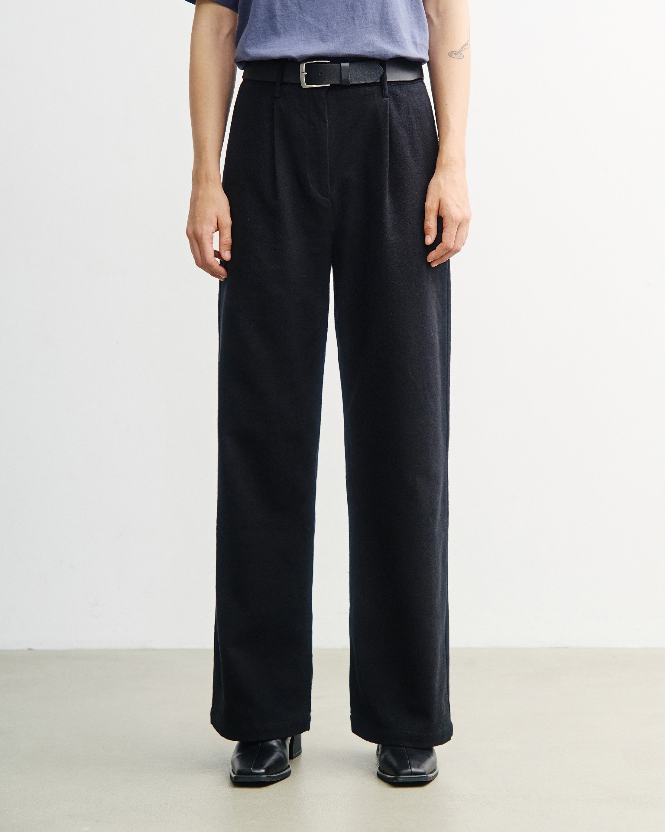 Schwarze Flanellhose High-Waist aus 100% Bio-Baumwolle von Rotholz